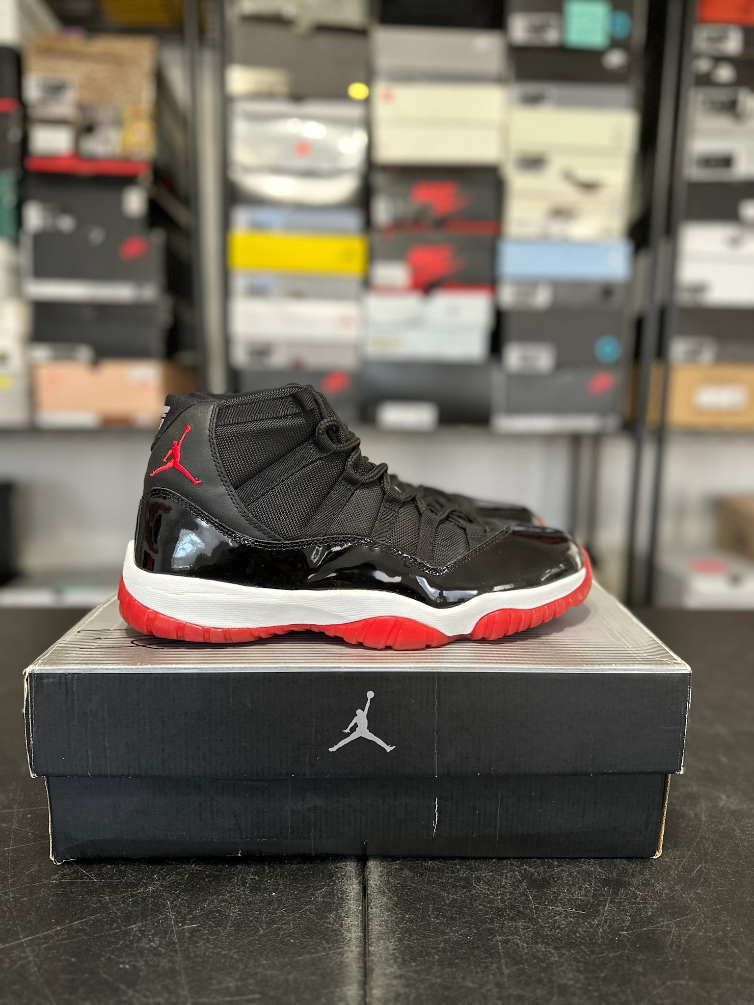 Size 12 - J11 Playoffs bred 2001