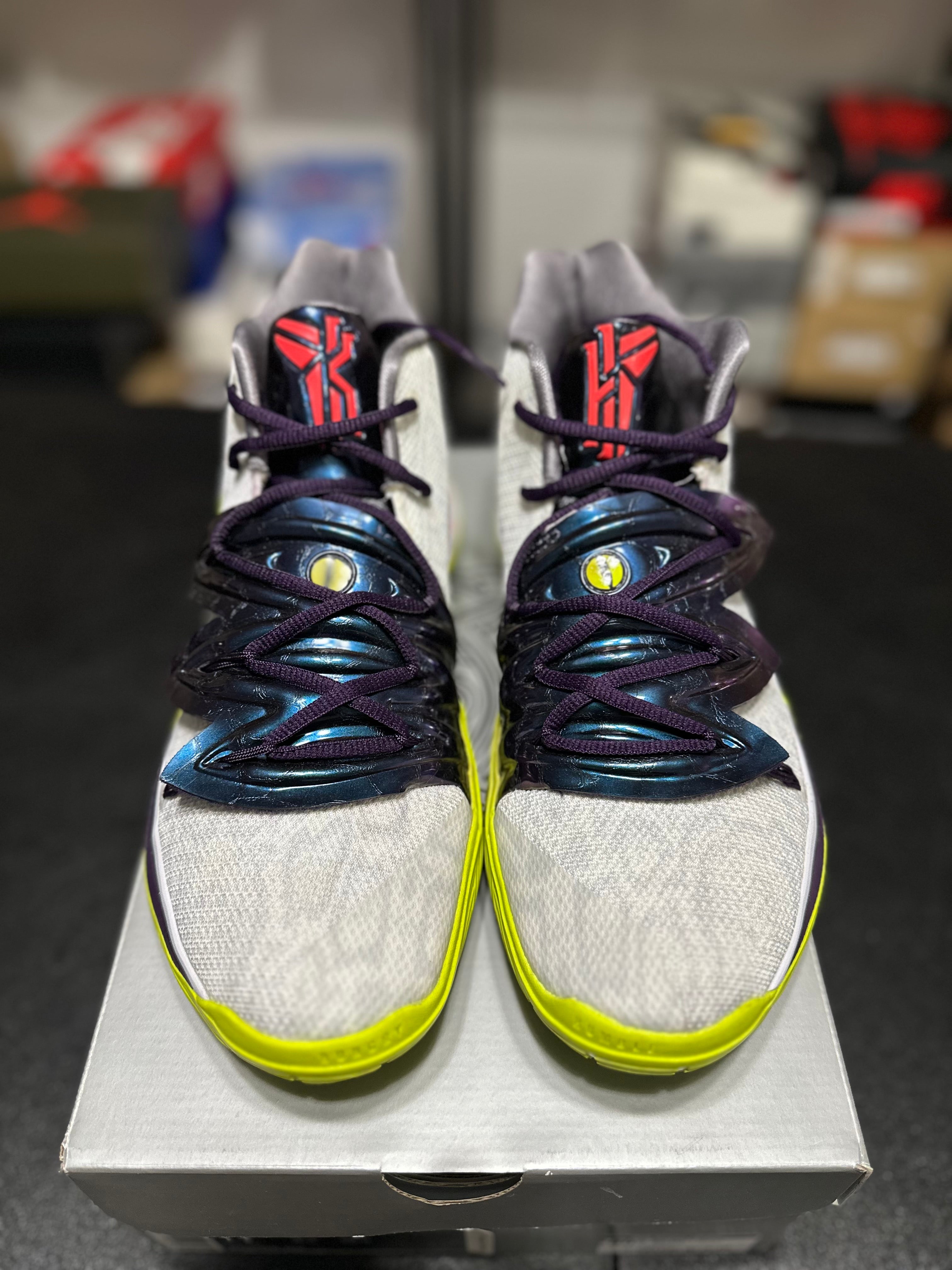 Size 11 - Kyrie 5 mamba mentality