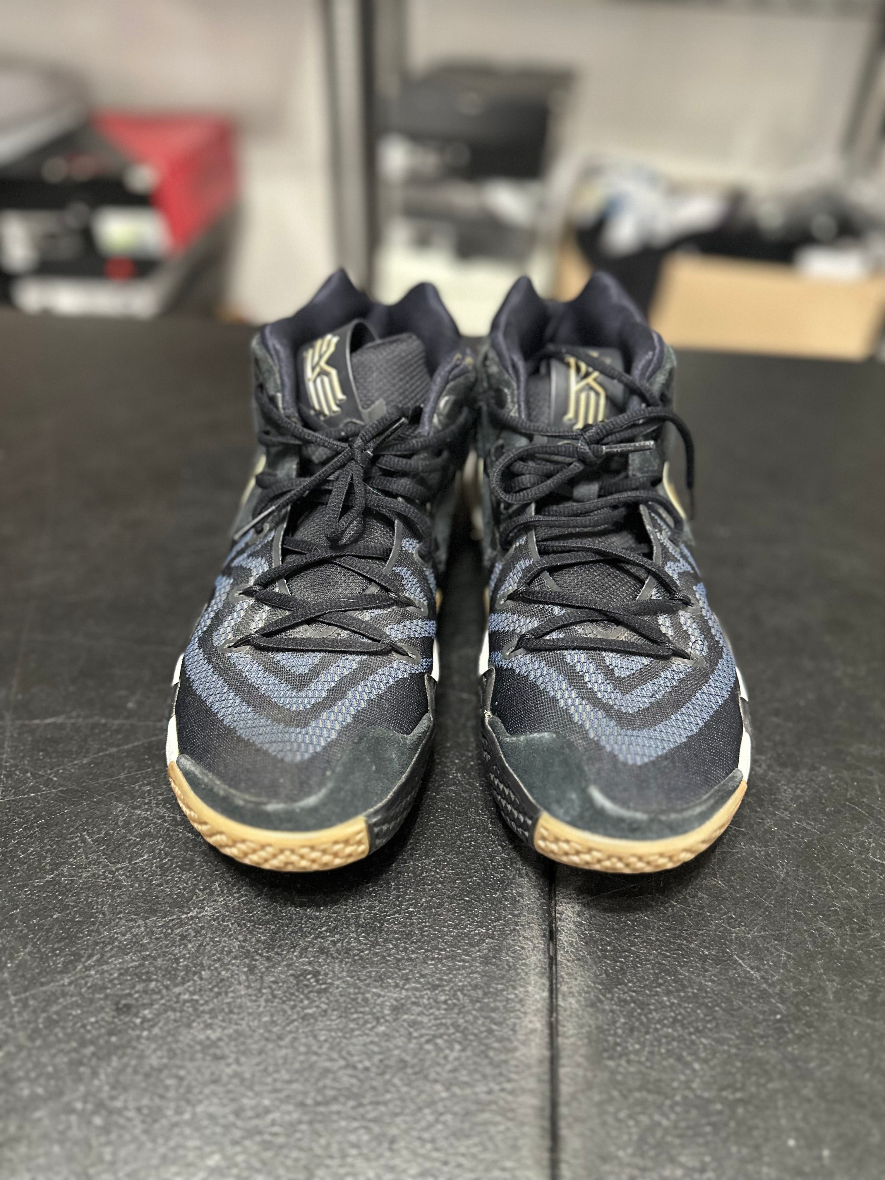 Size 11 - Kyrie 4 pitch blue