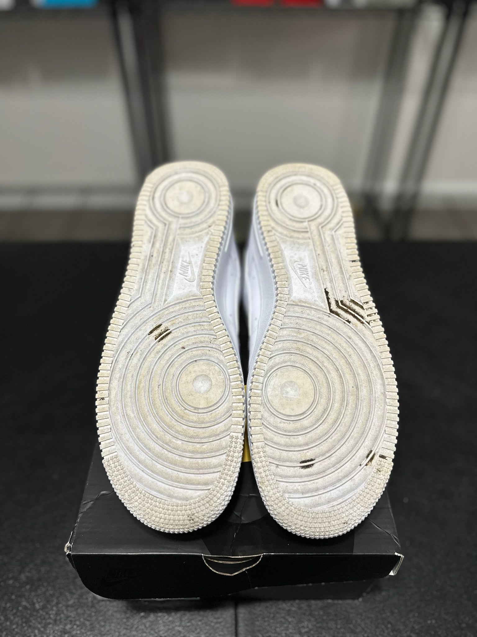 Size 10 - AF 1 Low Supreme White