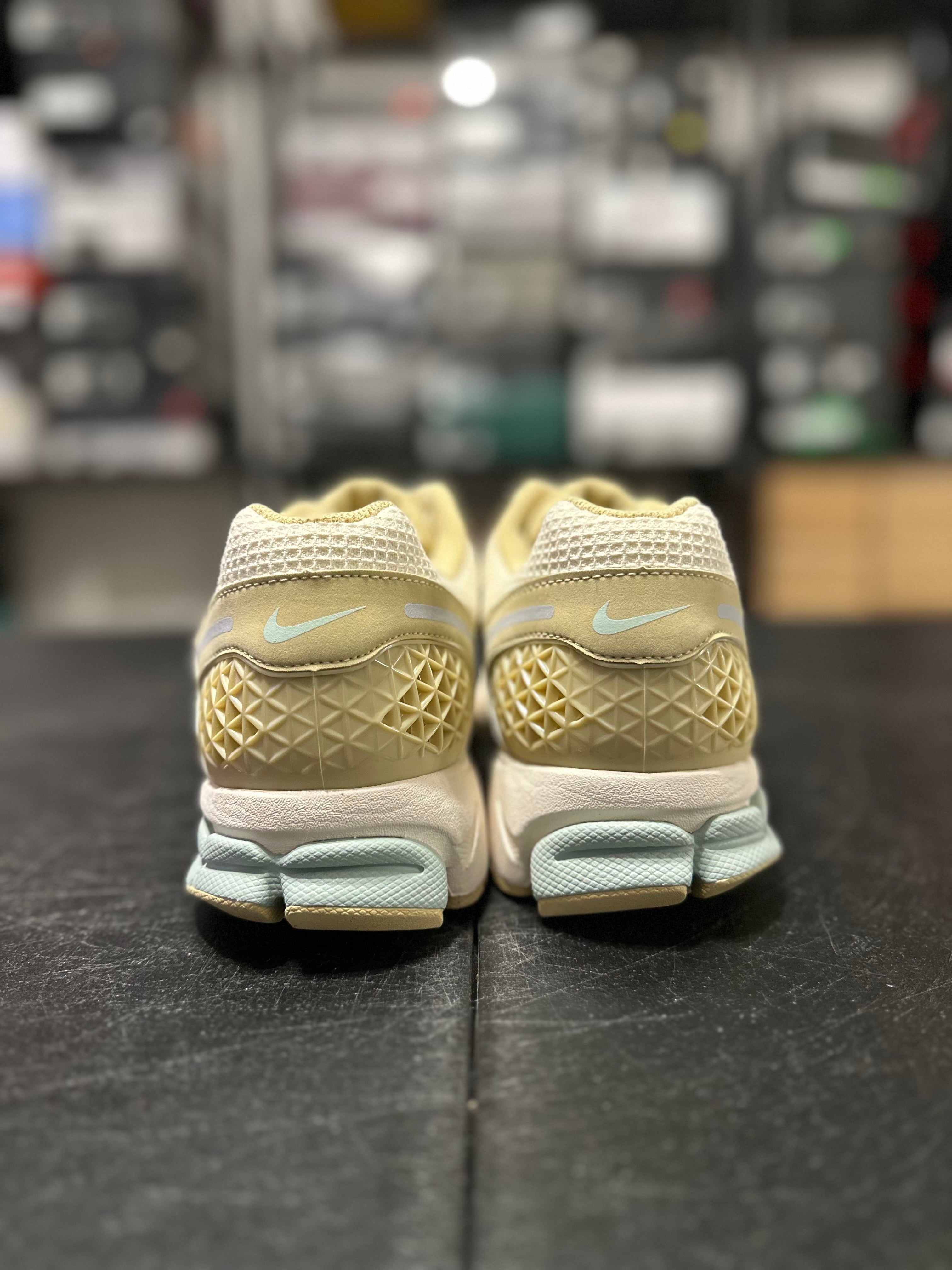 Size 10.5 - Vomero 5