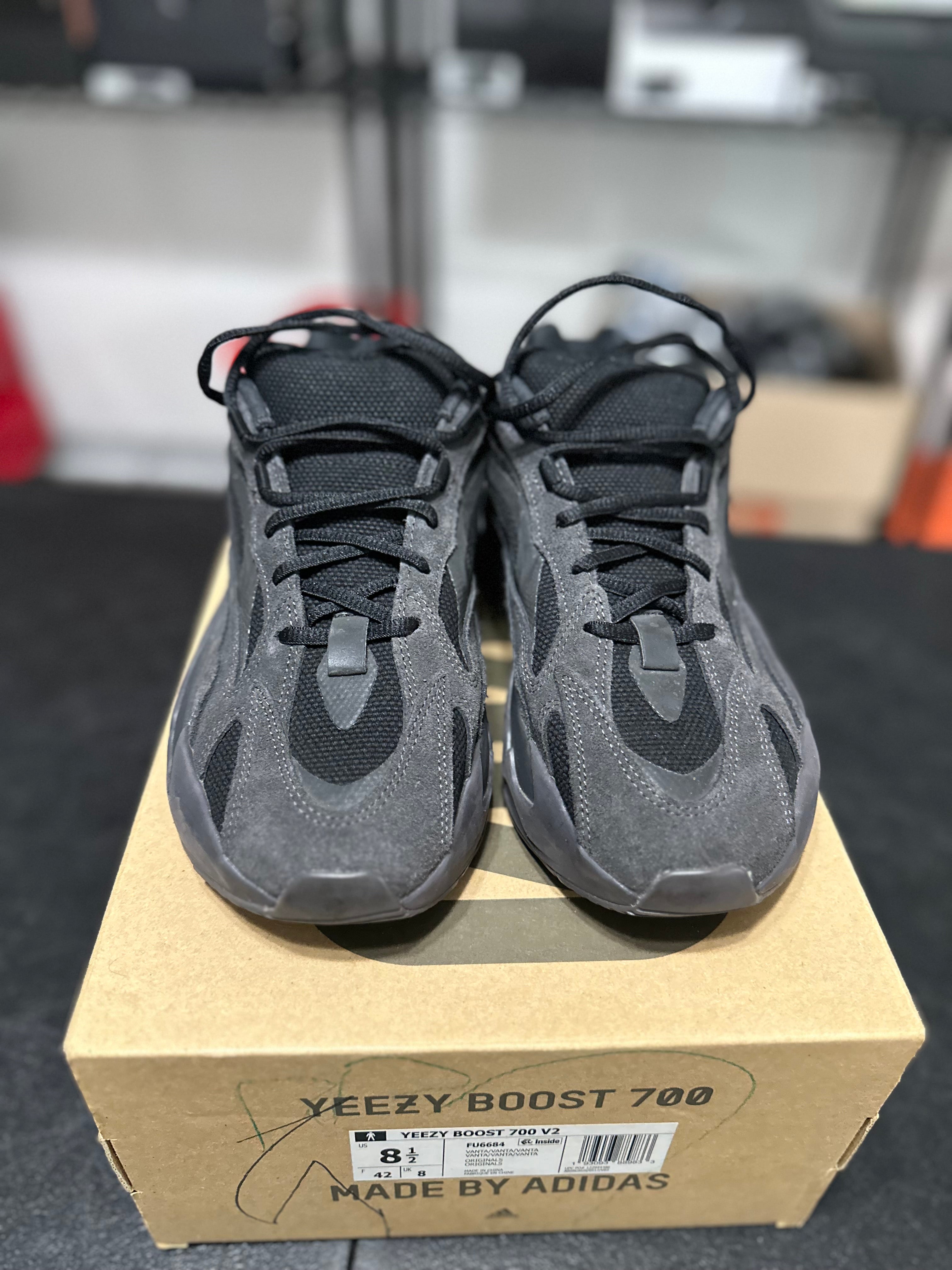 Size 8.5 - YZY 700 vanta