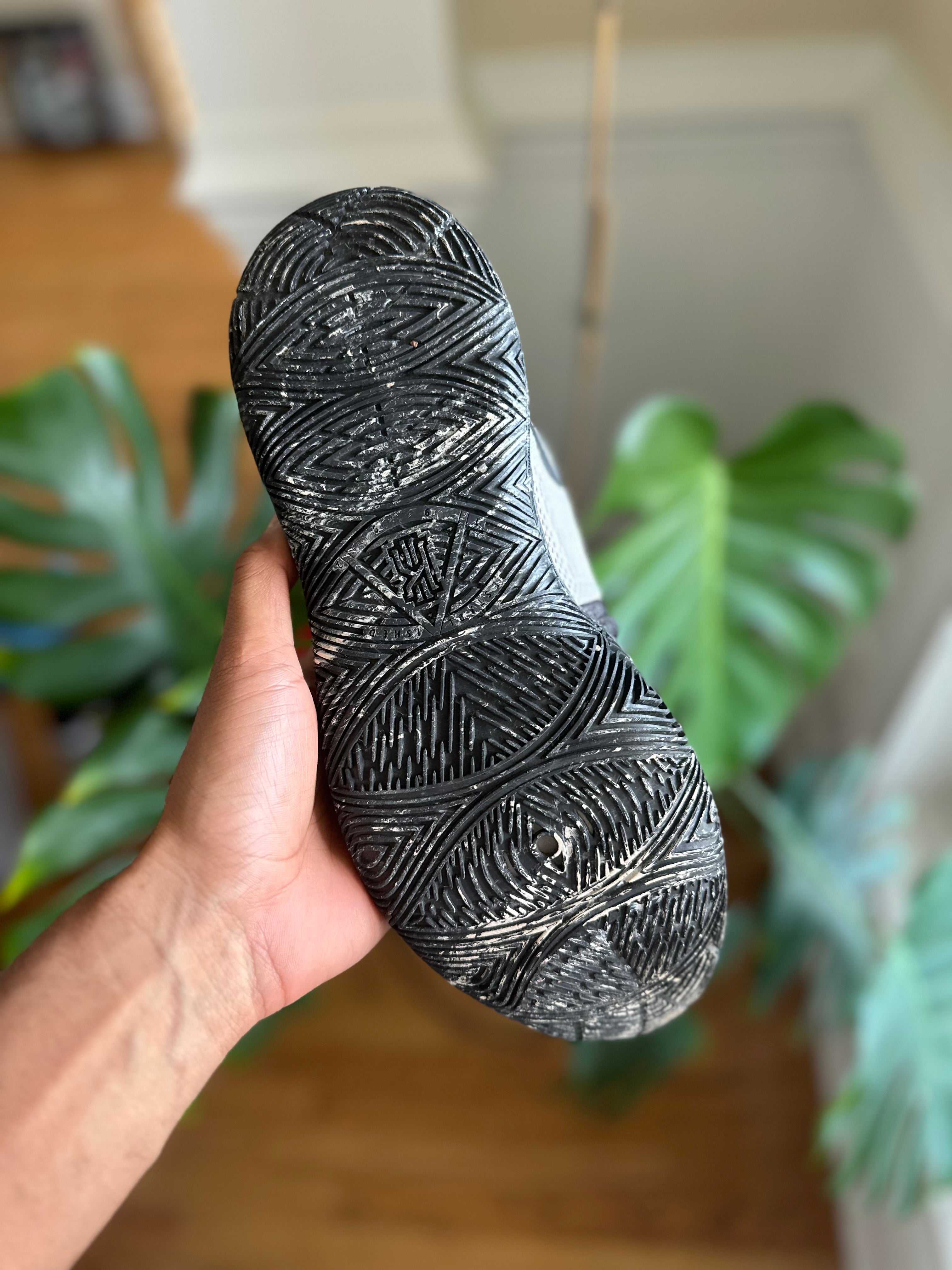 Size 9 - Kyrie 5 Oreo