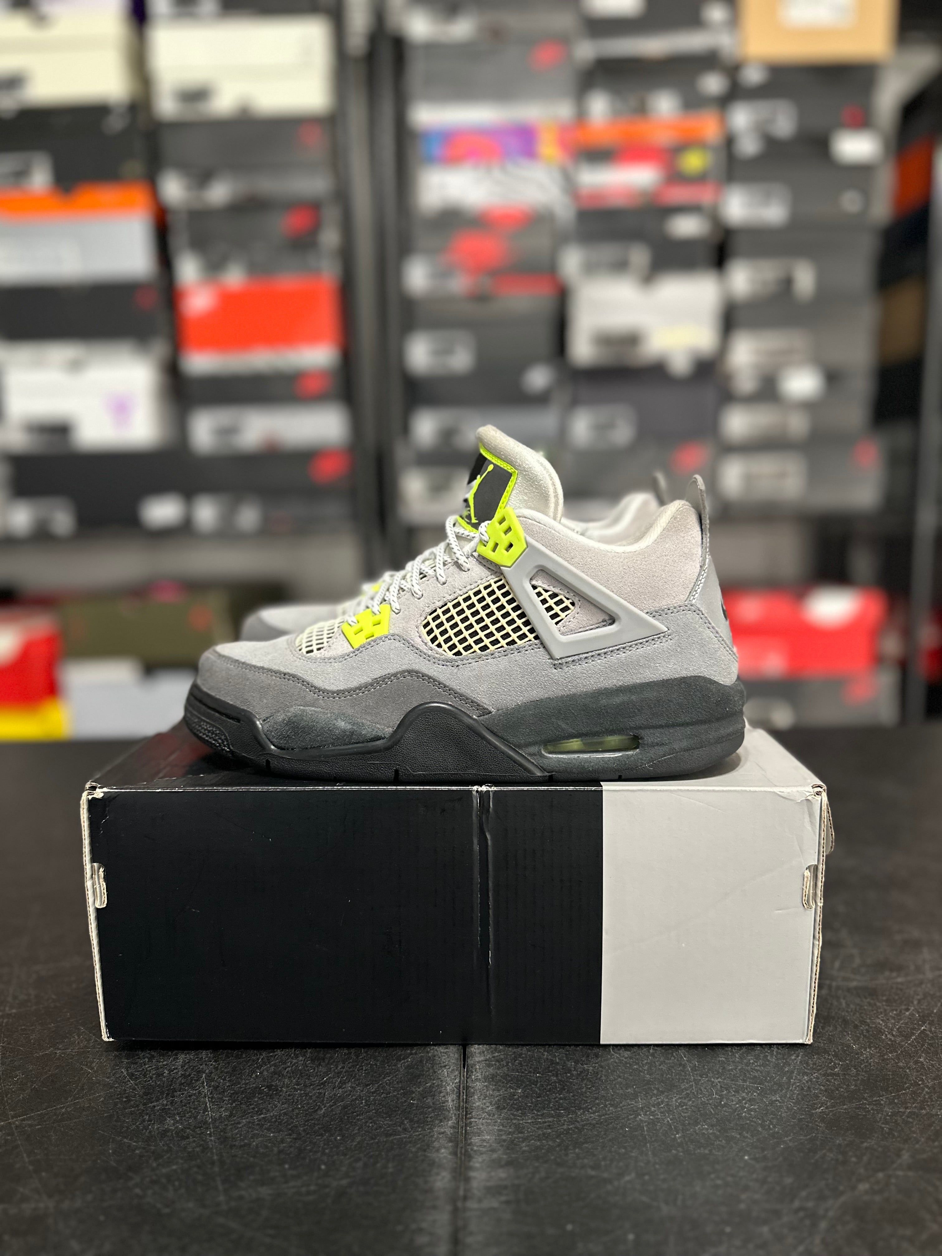 Size 7y - J4 neon