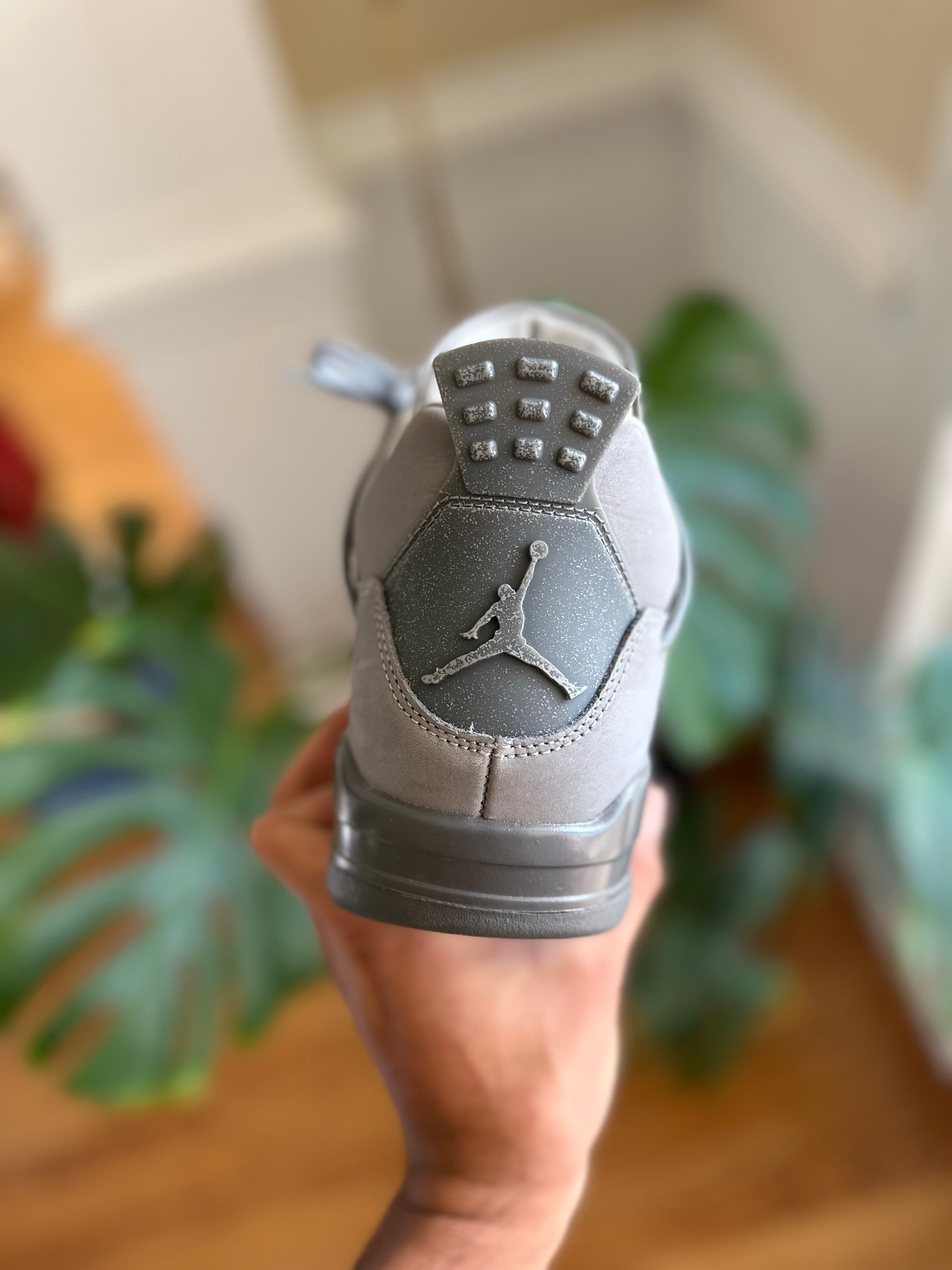 Size 10 - J4 wet cement