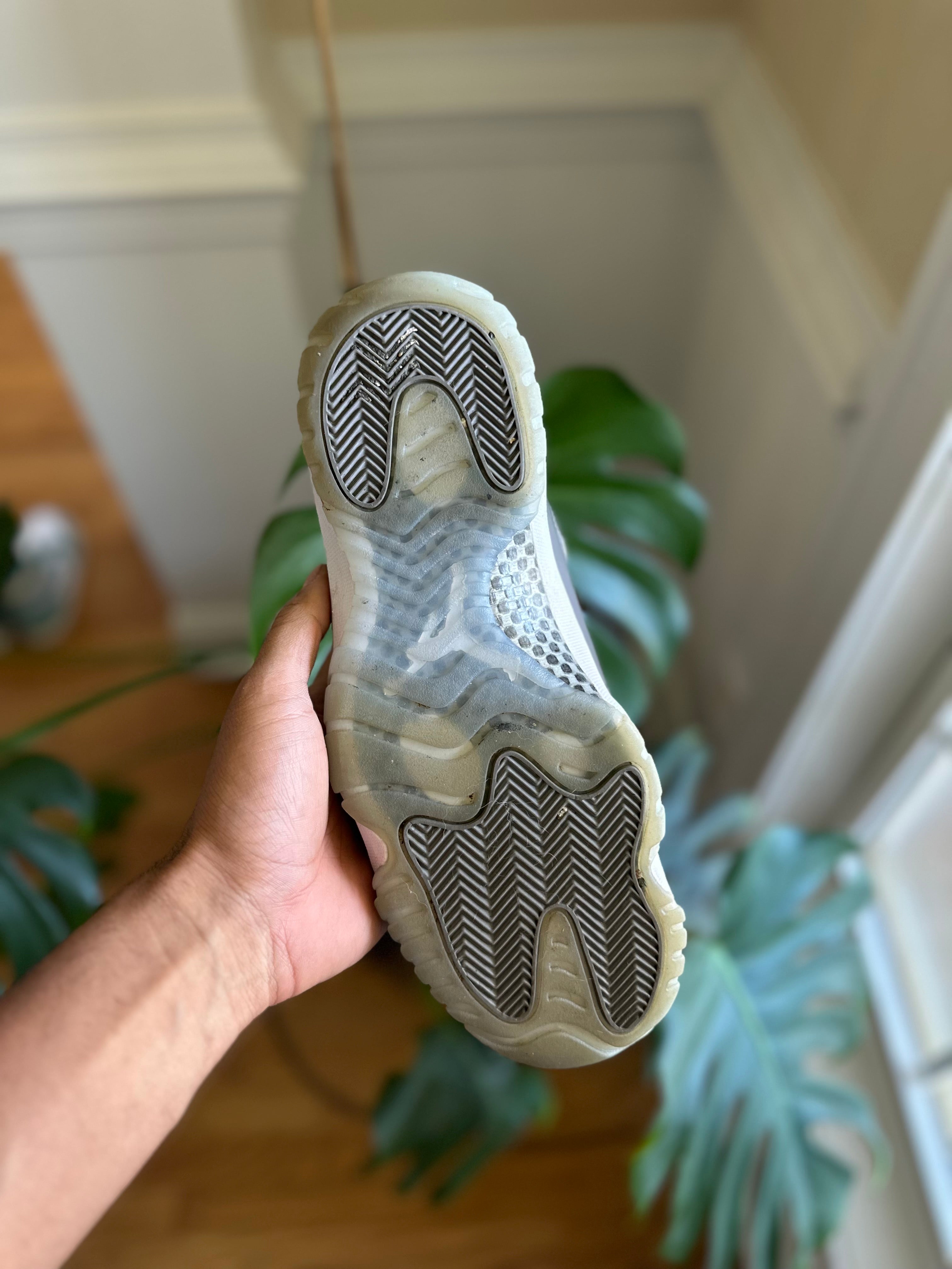 Size 10.5 - J11 high cool grey