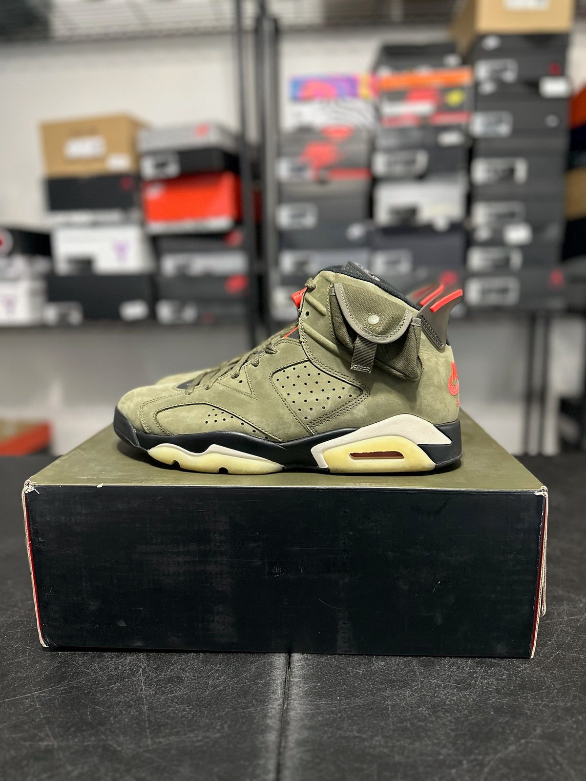 Size 11 - J6 Travis Scott