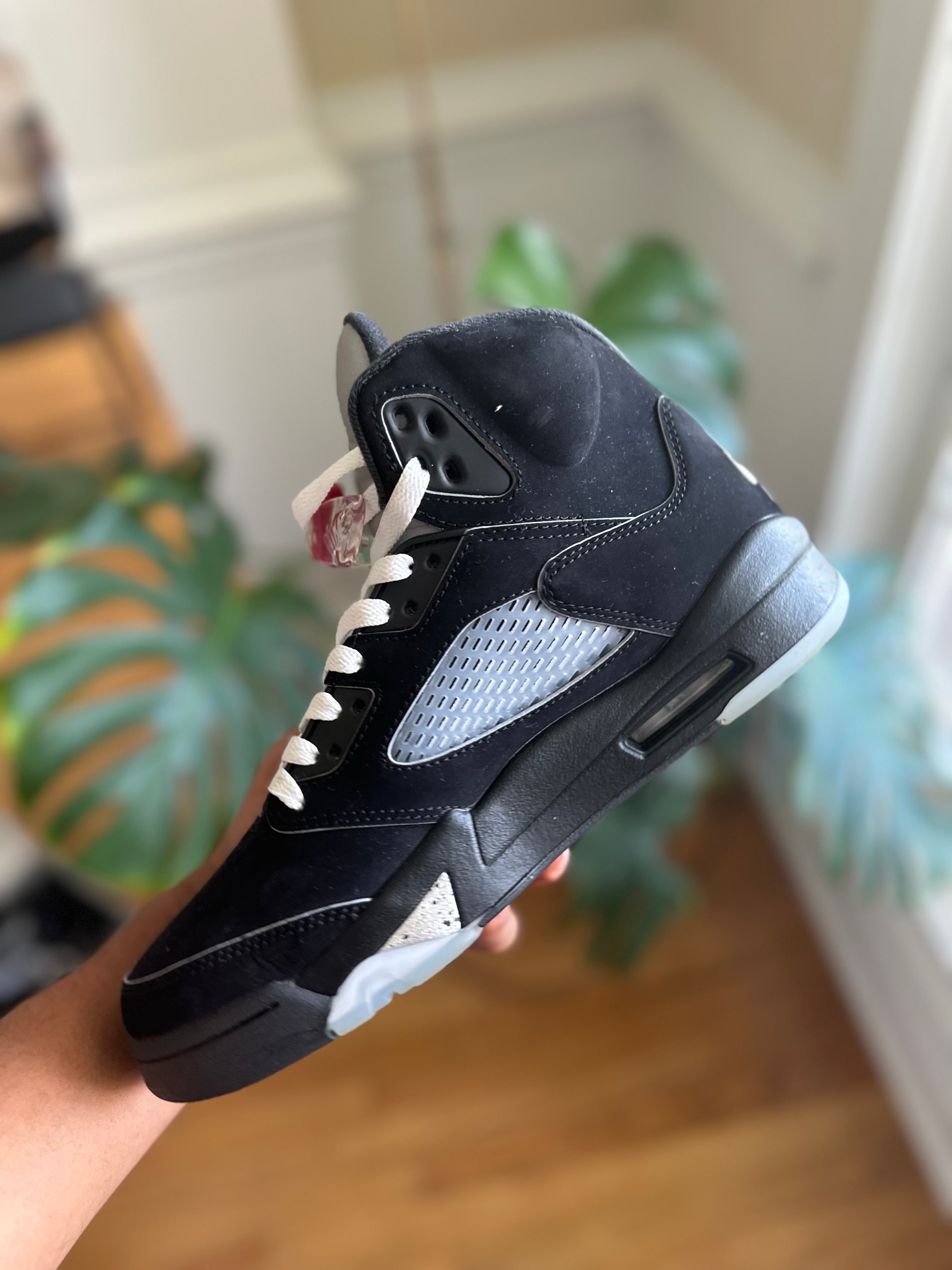 Size 8 - J5 black metallic 2025