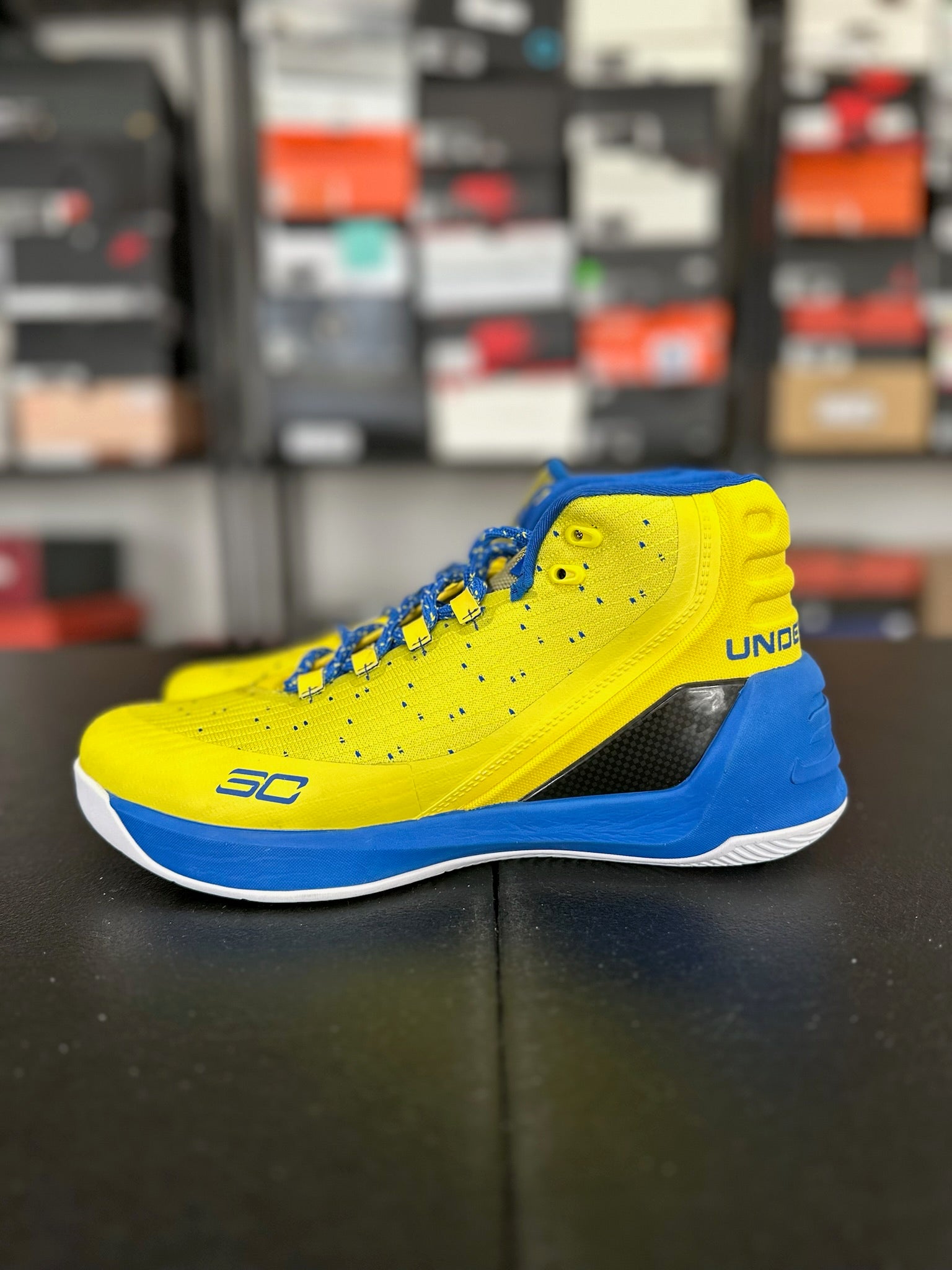 Size 9.5 - Curry 3 Yellow/Blue