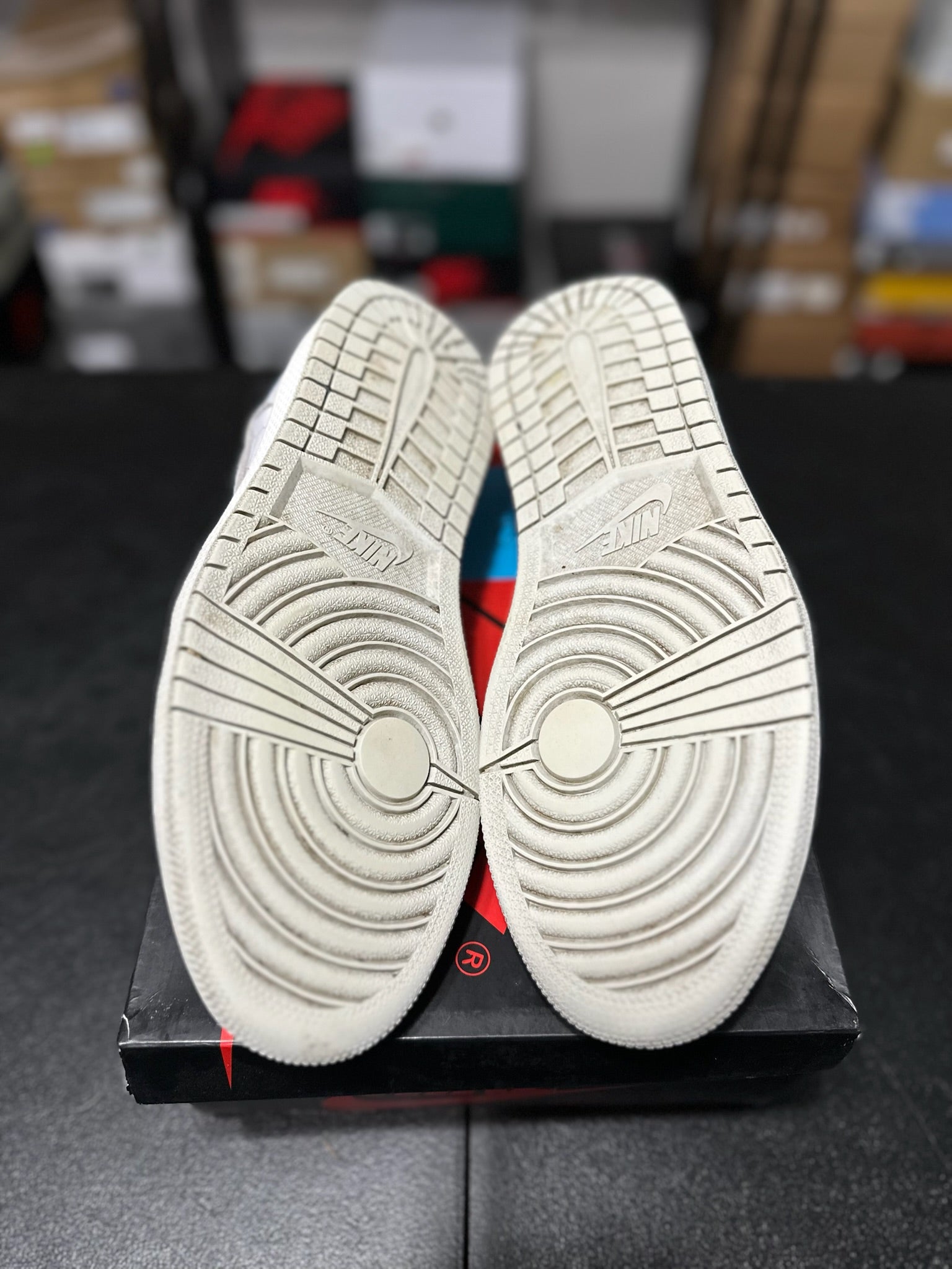 Size 11.5 - J1 Low Neutral Grey