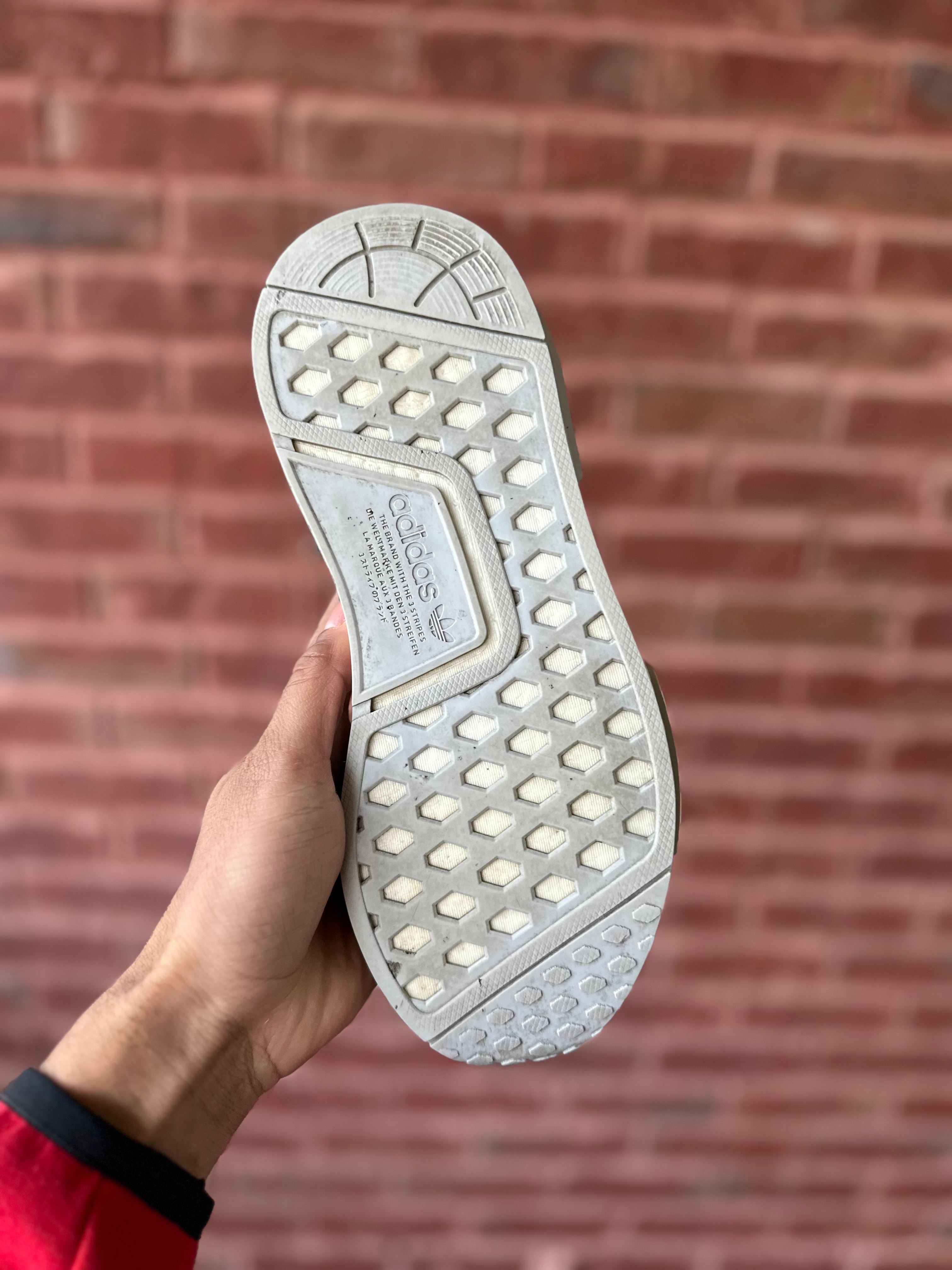 Size 7 - Human race astronaut