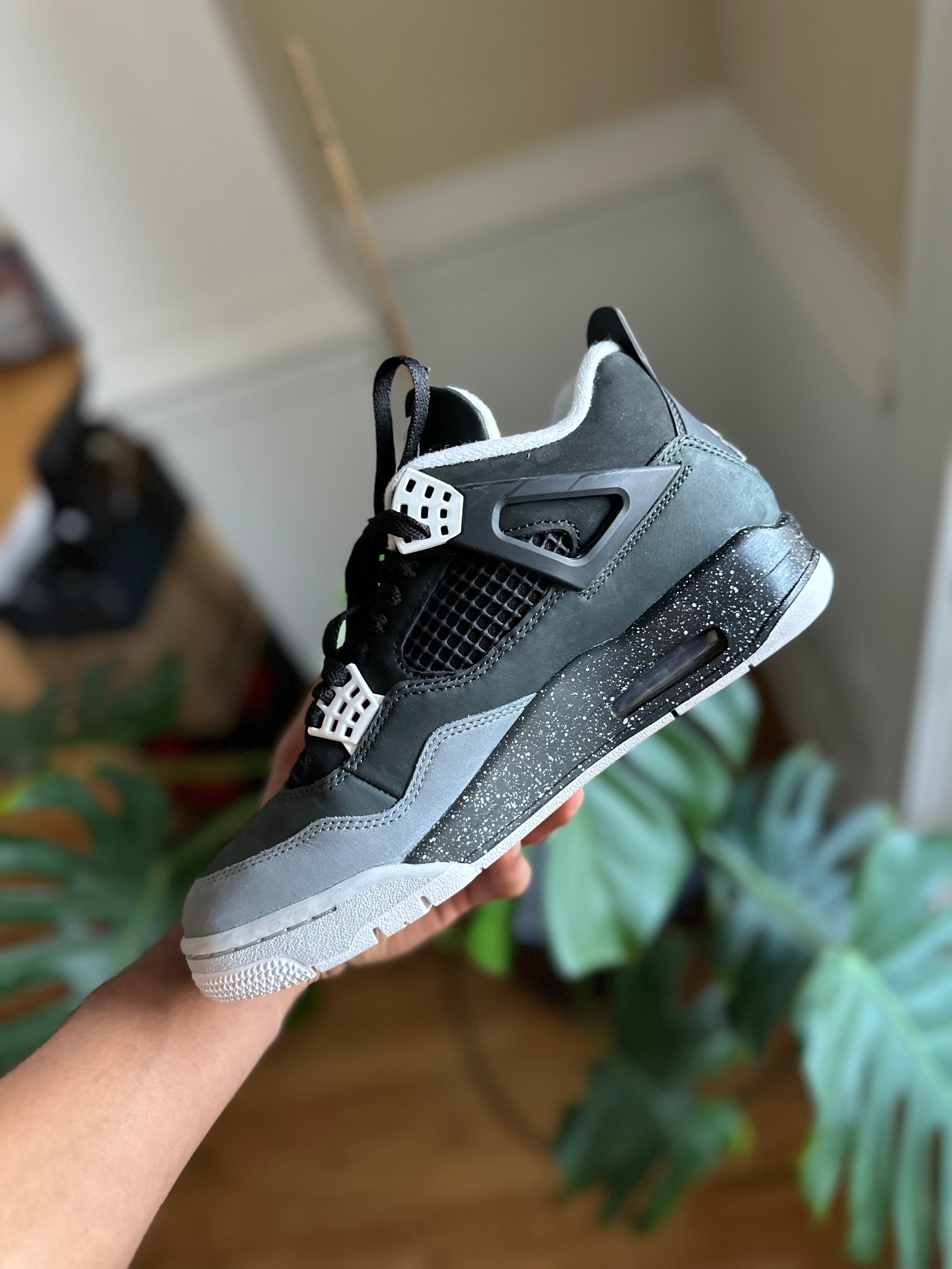 Size 8 - J4 fear