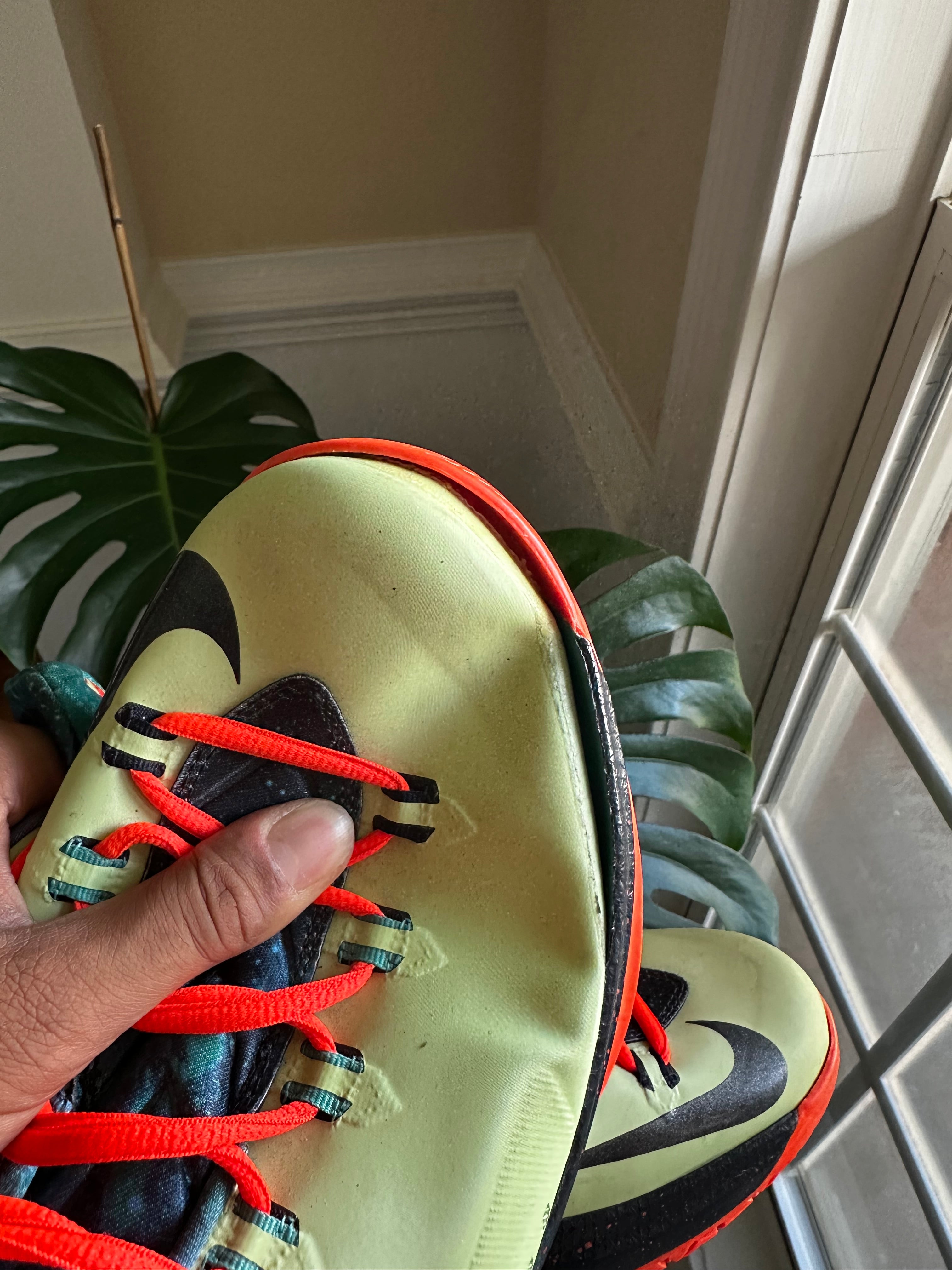 Size 13 - KD 5 extraterrestrial