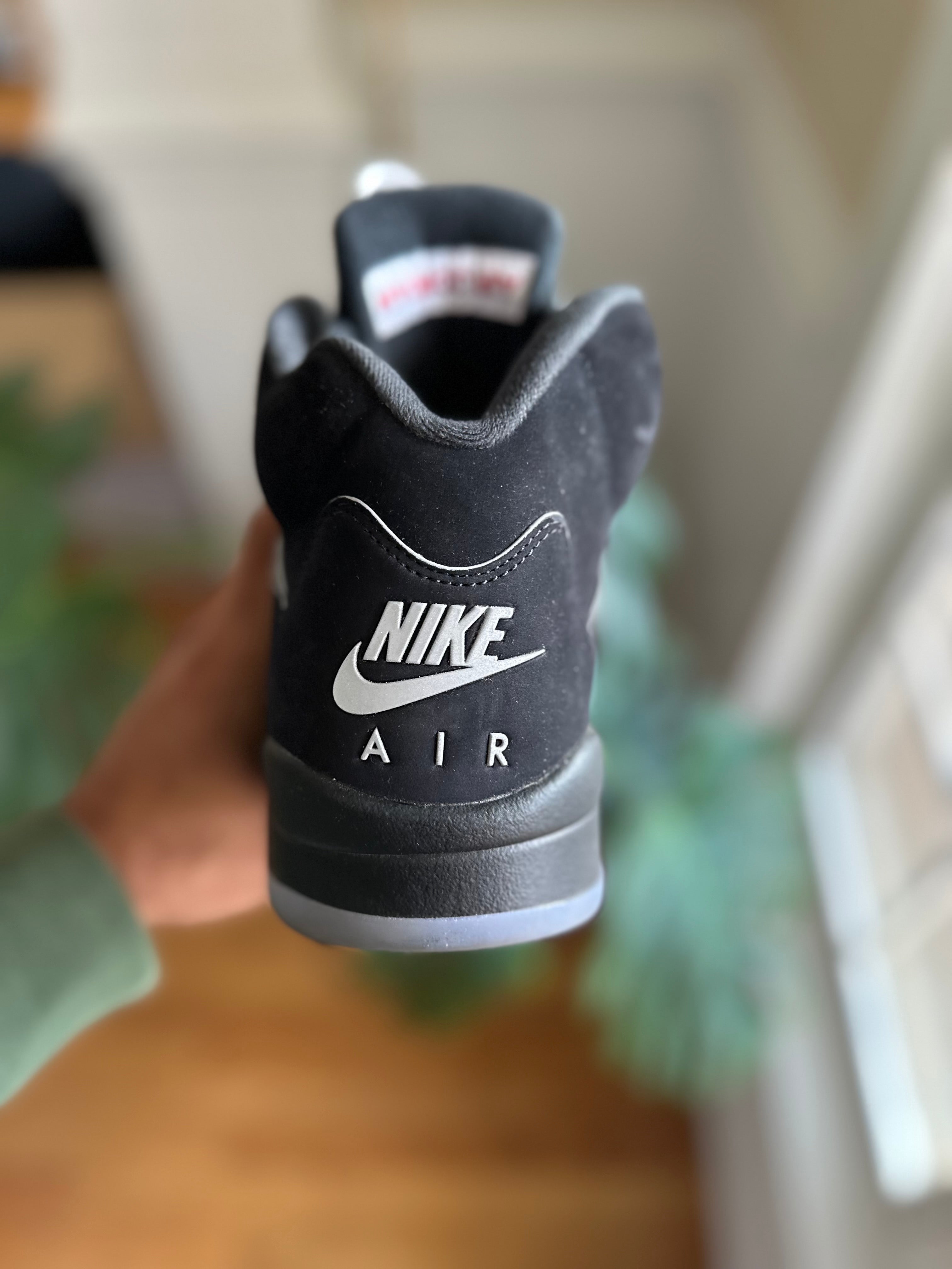Size 10.5 - J5 black metallic 2025