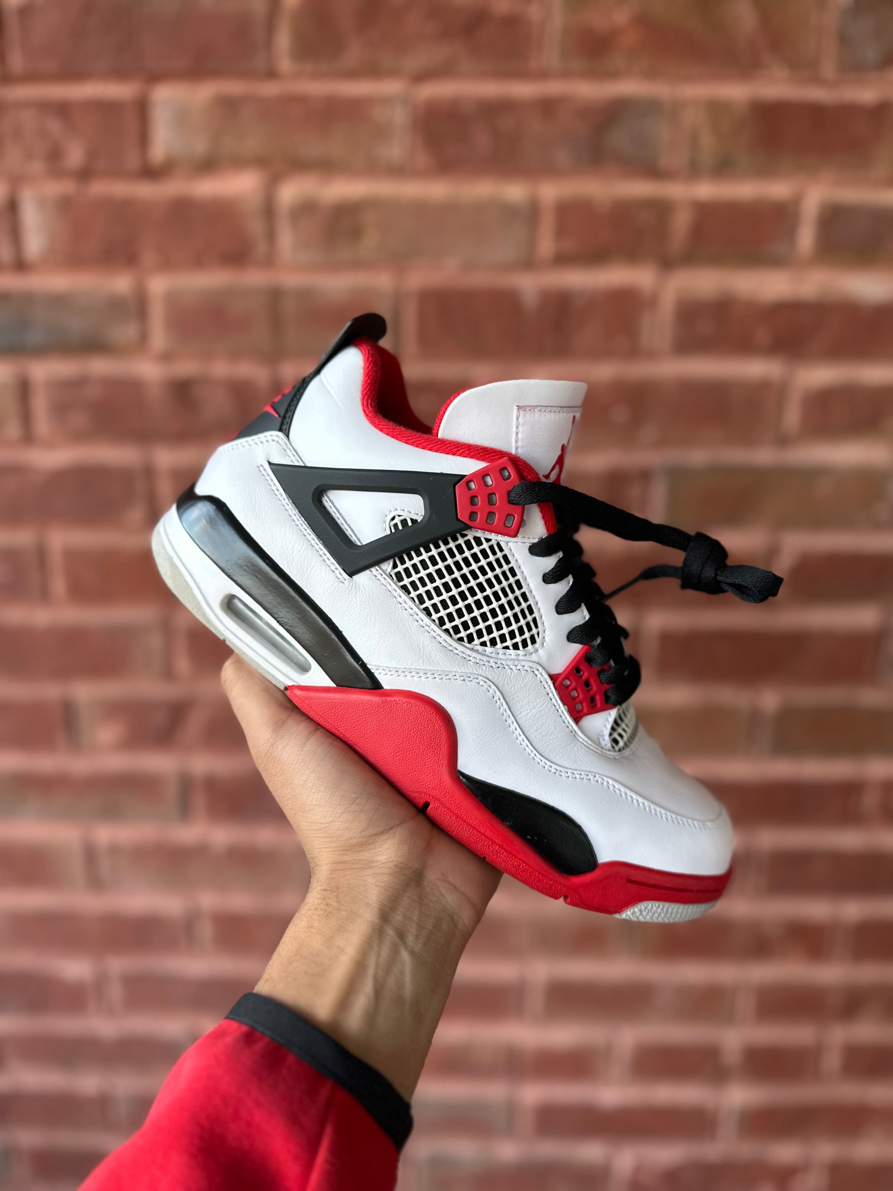 Size 8.5 - J4 fire red 2020