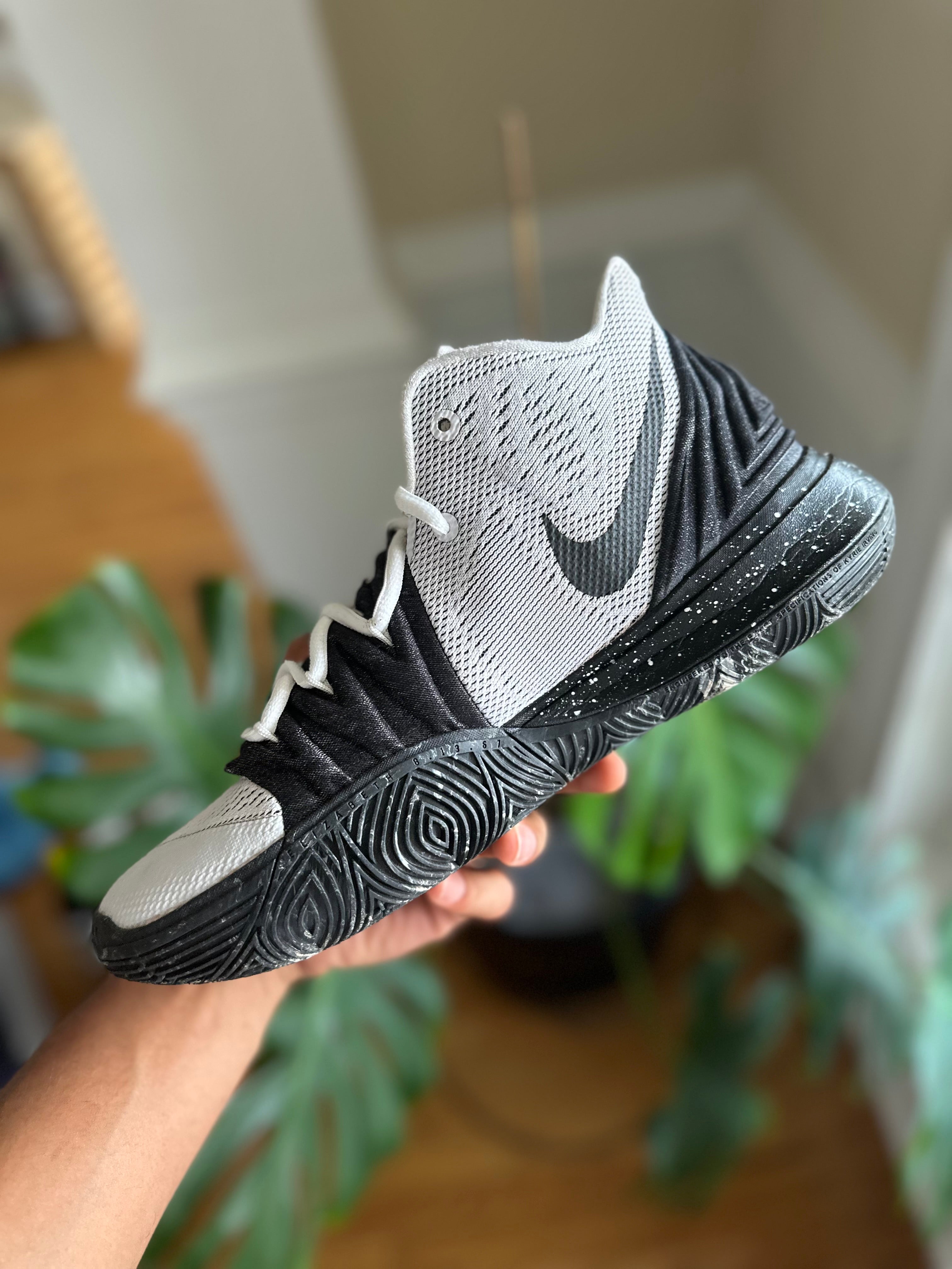 Size 9 - Kyrie 5 Oreo