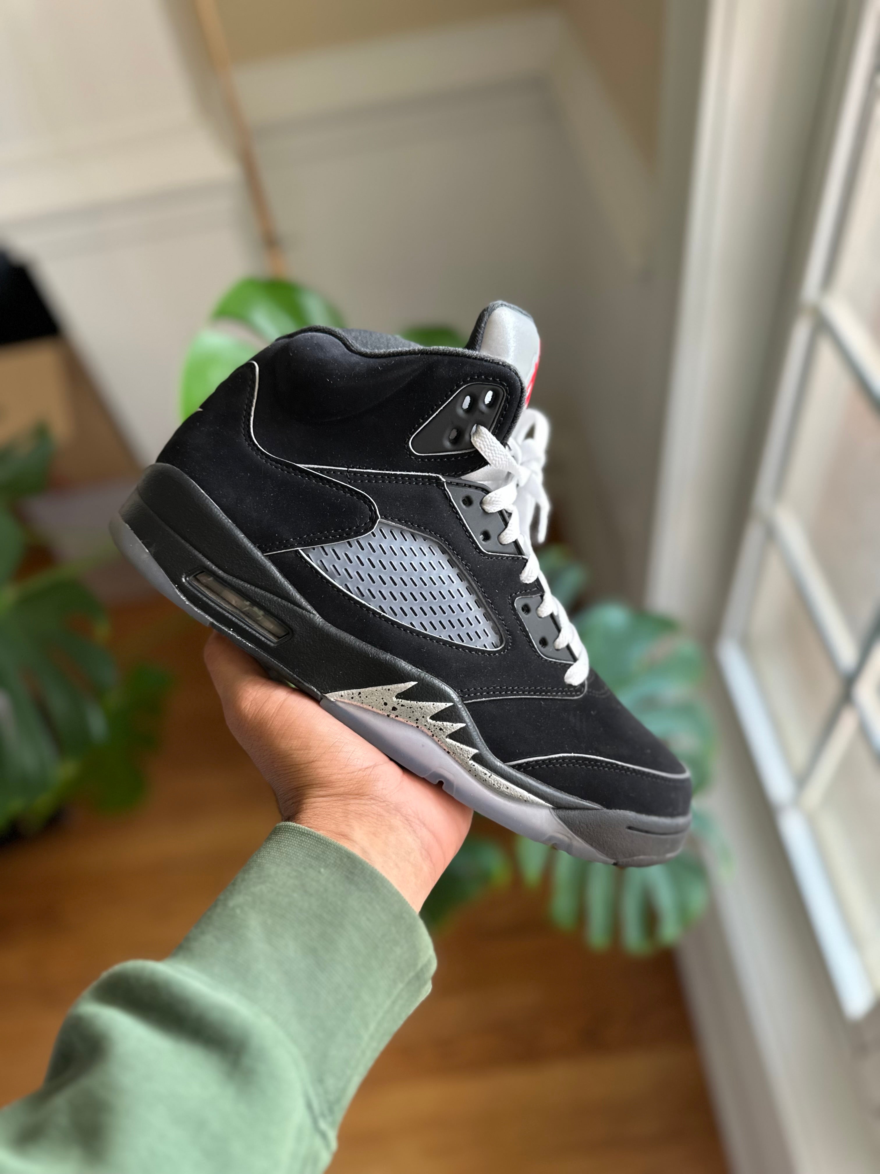 Size 10.5 - J5 black metallic 2025