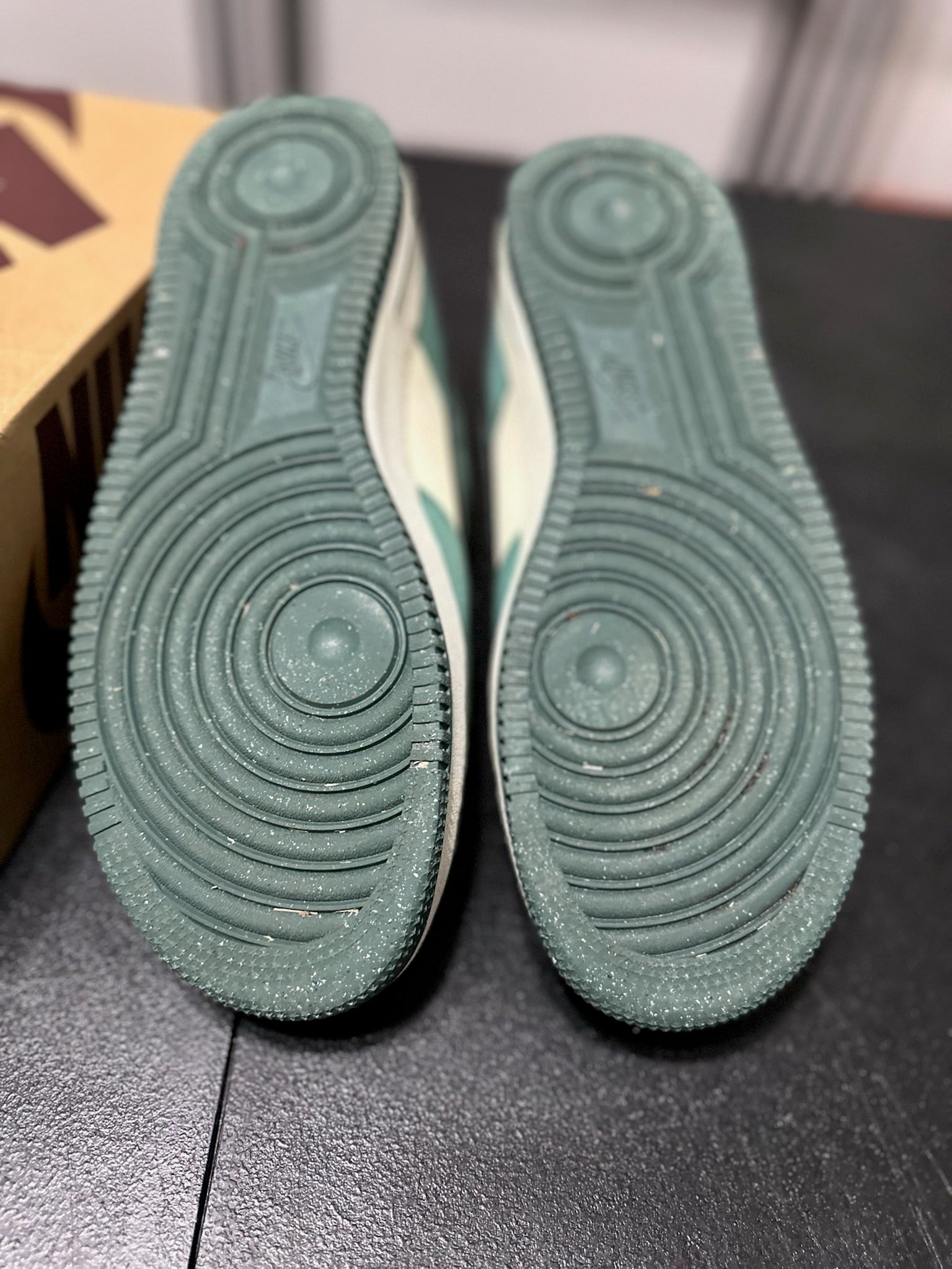 Size 10.5 - AF 1 ‘07 Vintage Green