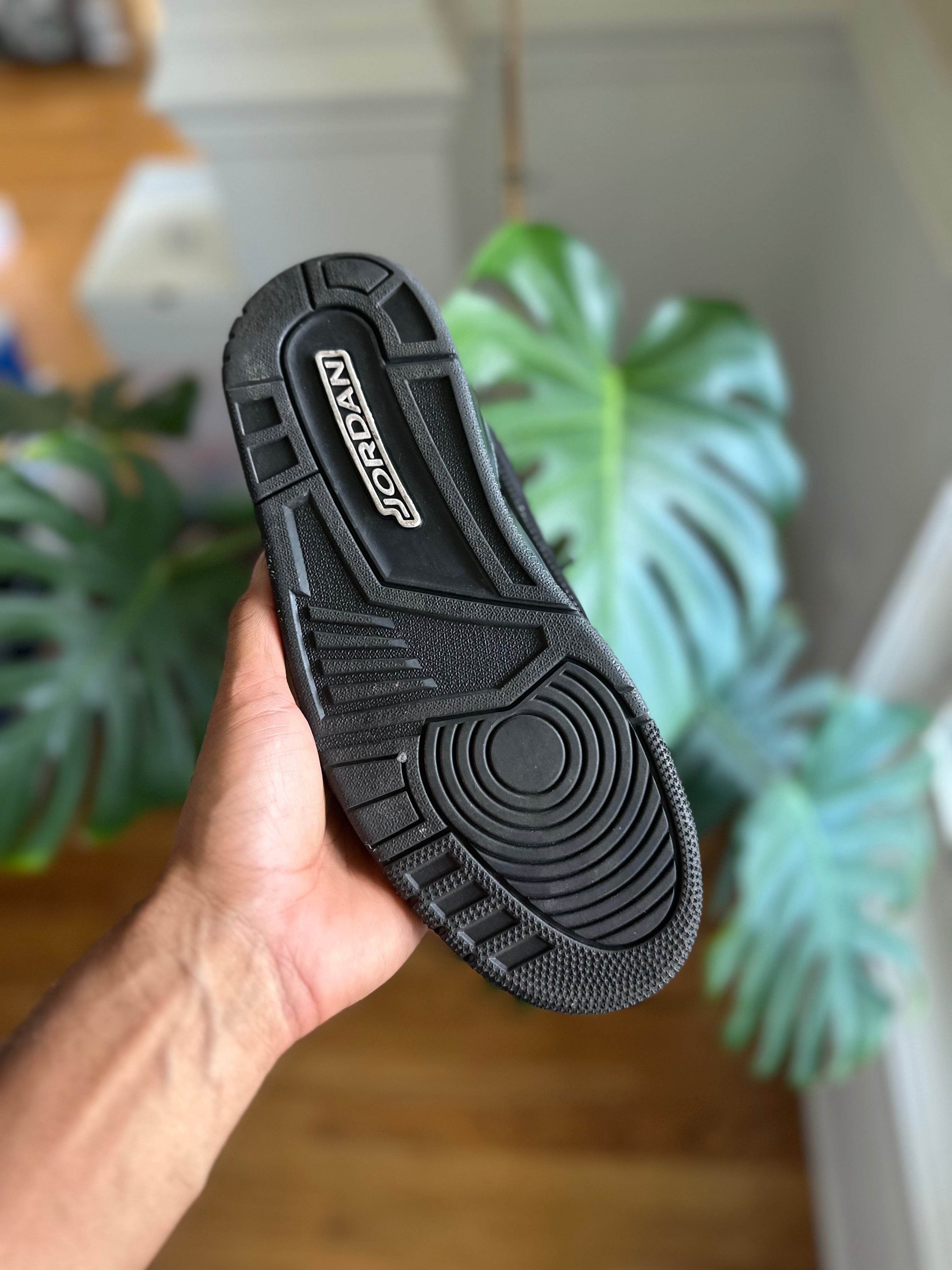 Size 8 - J3 black cat