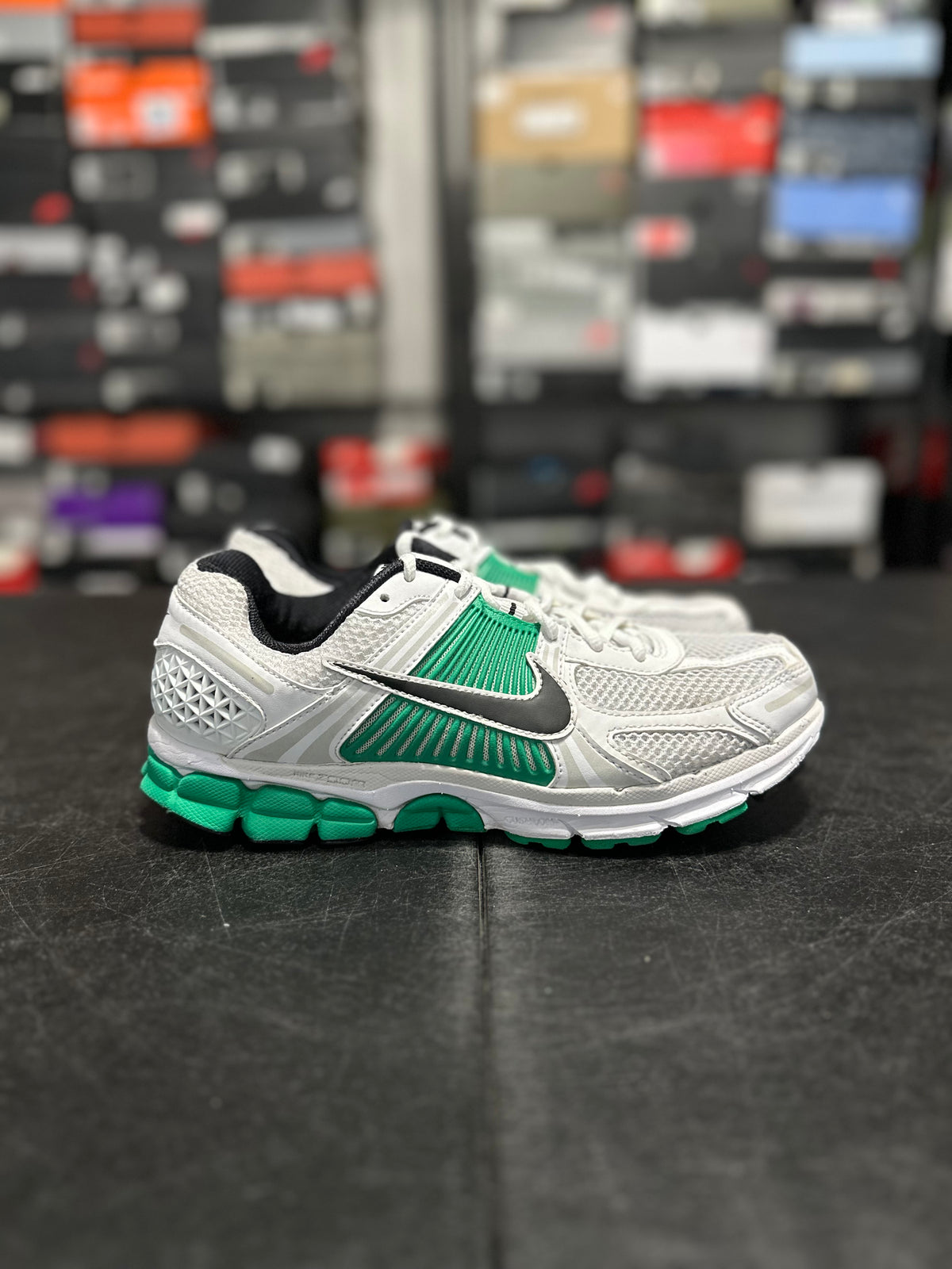 Size 8.5 - (10W) Vomero white/green