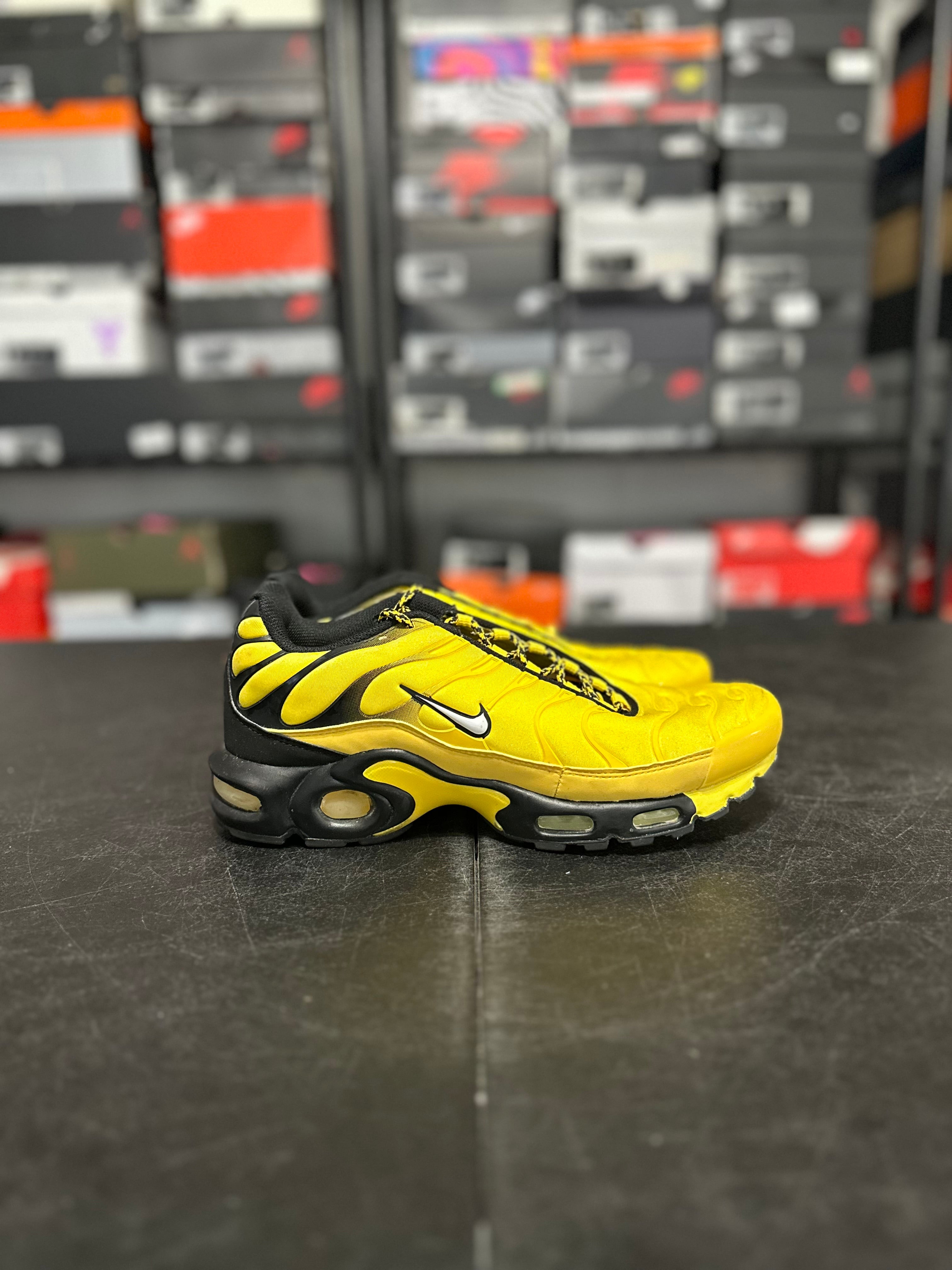Size 8 - air max plus frequency pack