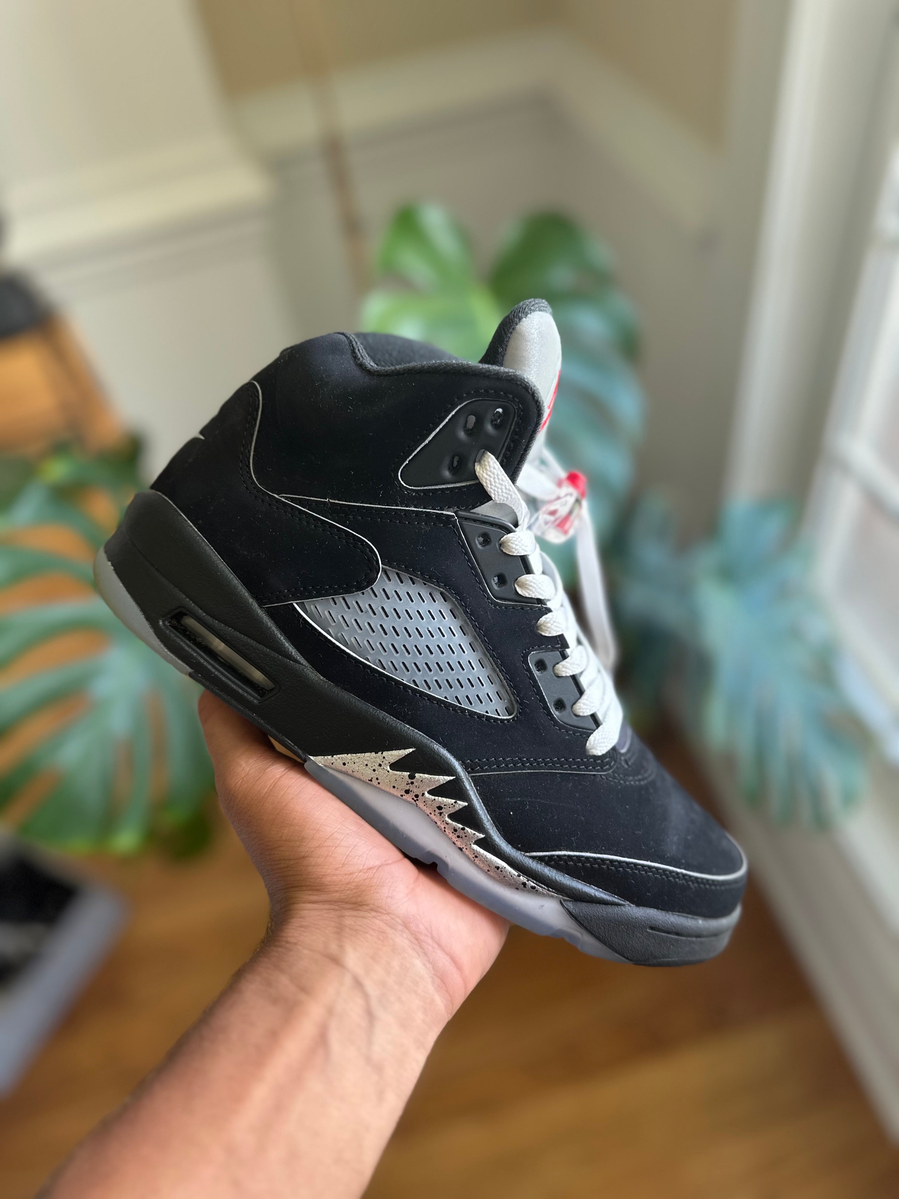 Size 8 - J5 black metallic 2025