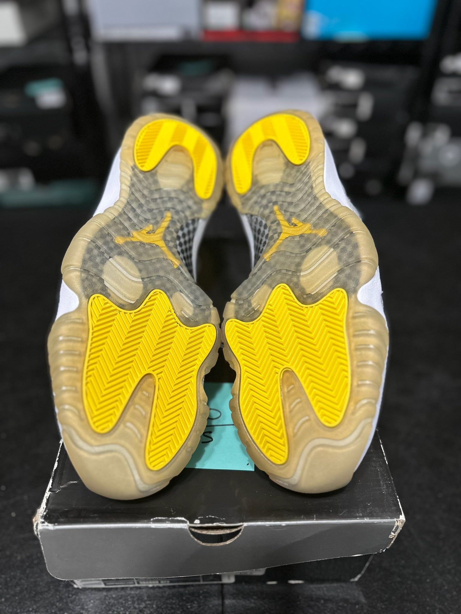 Size 11 - J11 Low Silver Zest DS