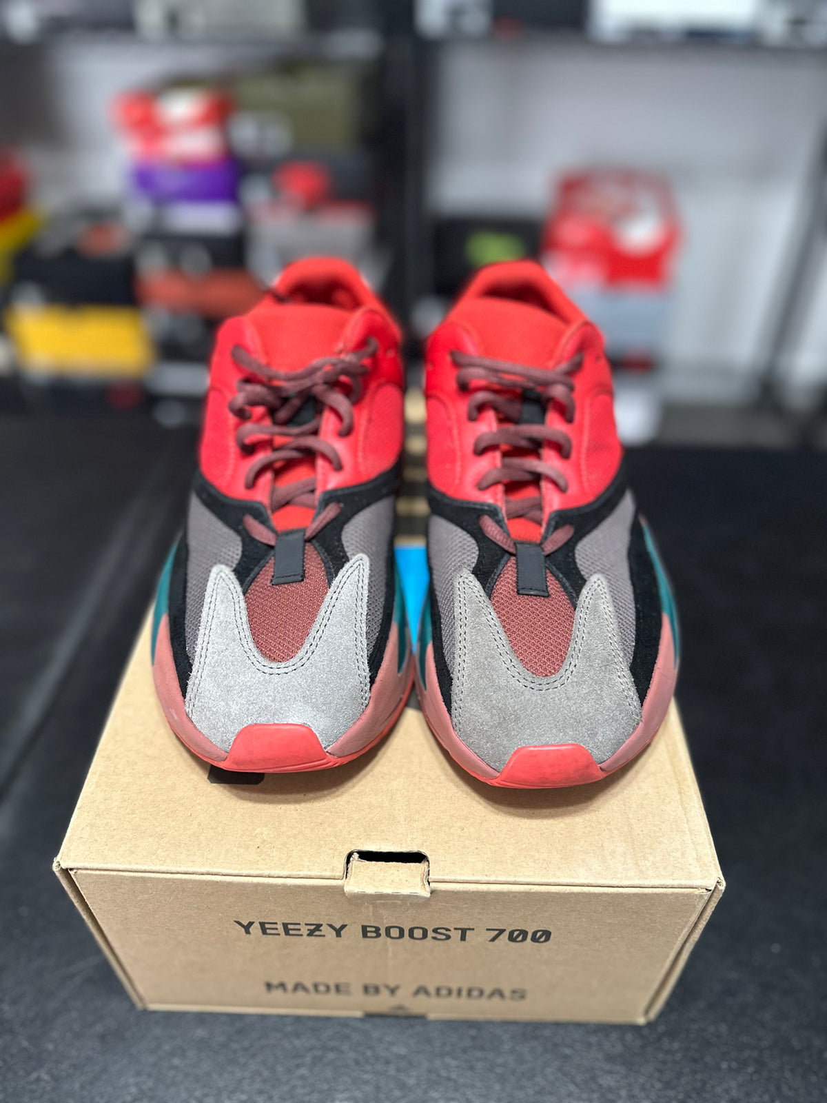 Size 7.5 - YZY 700 Hi res