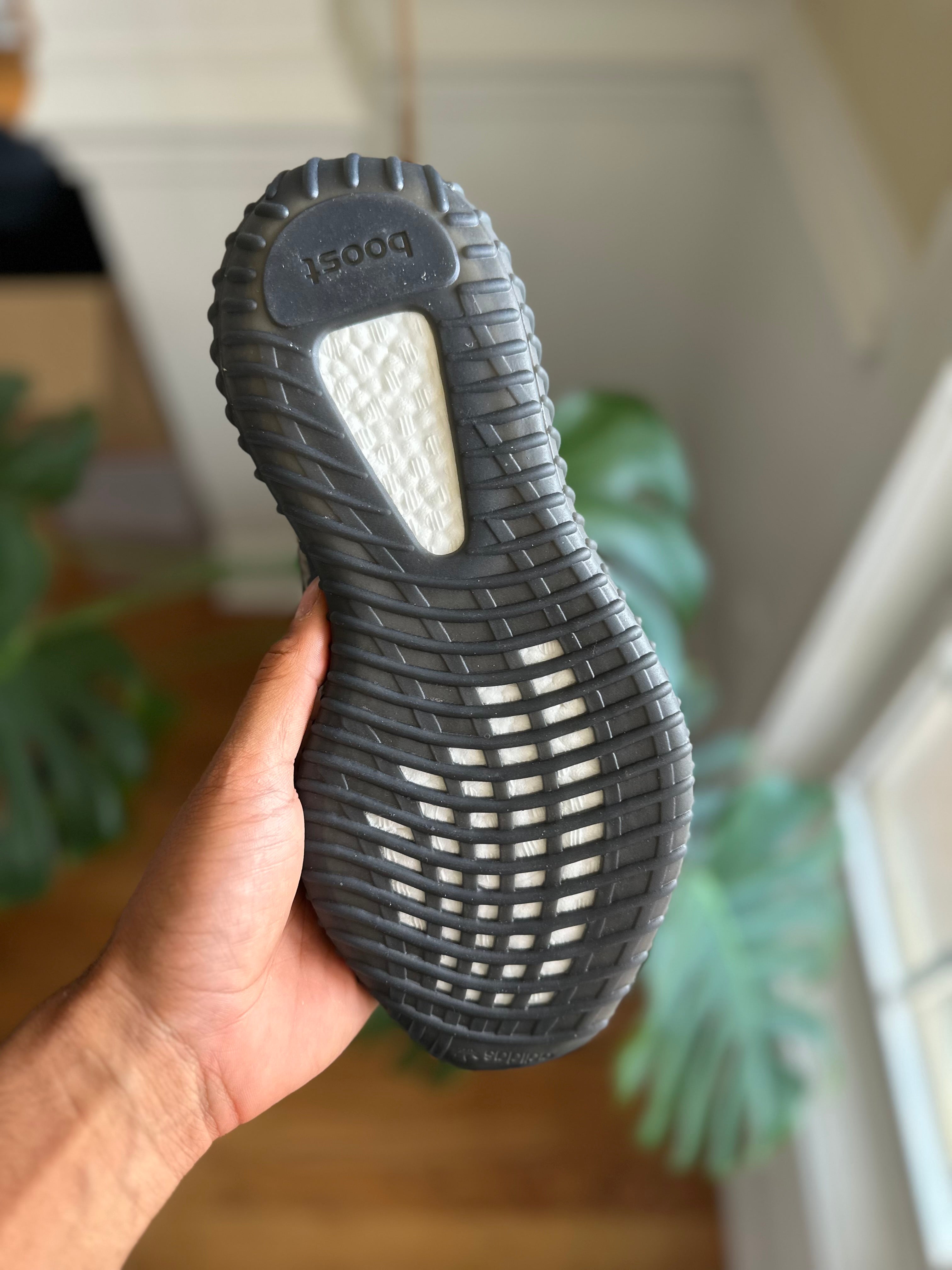 Size 8.5 - YZY 350 carbon beluga