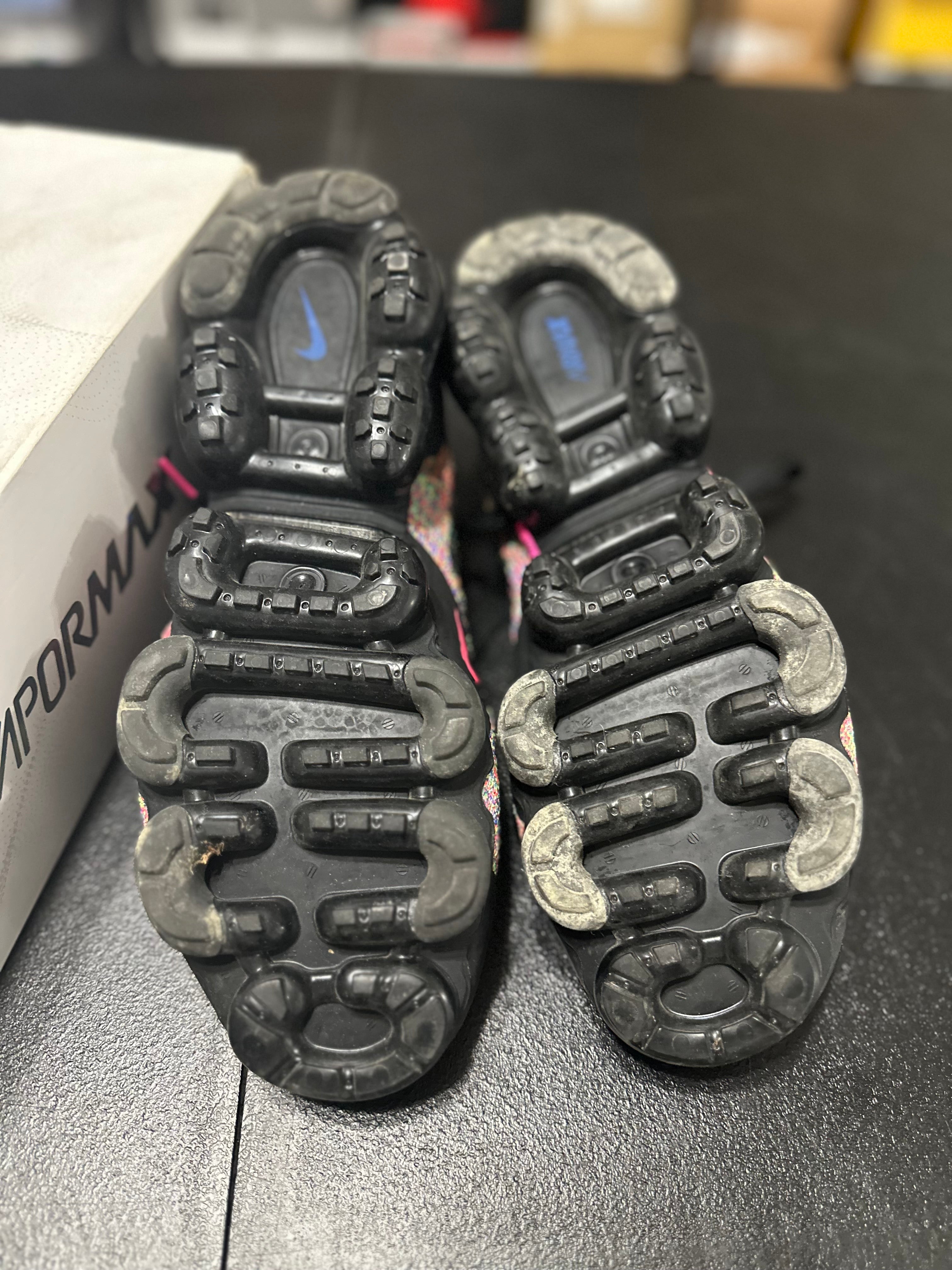 Size 11 - air vapor max 2 black multicolor