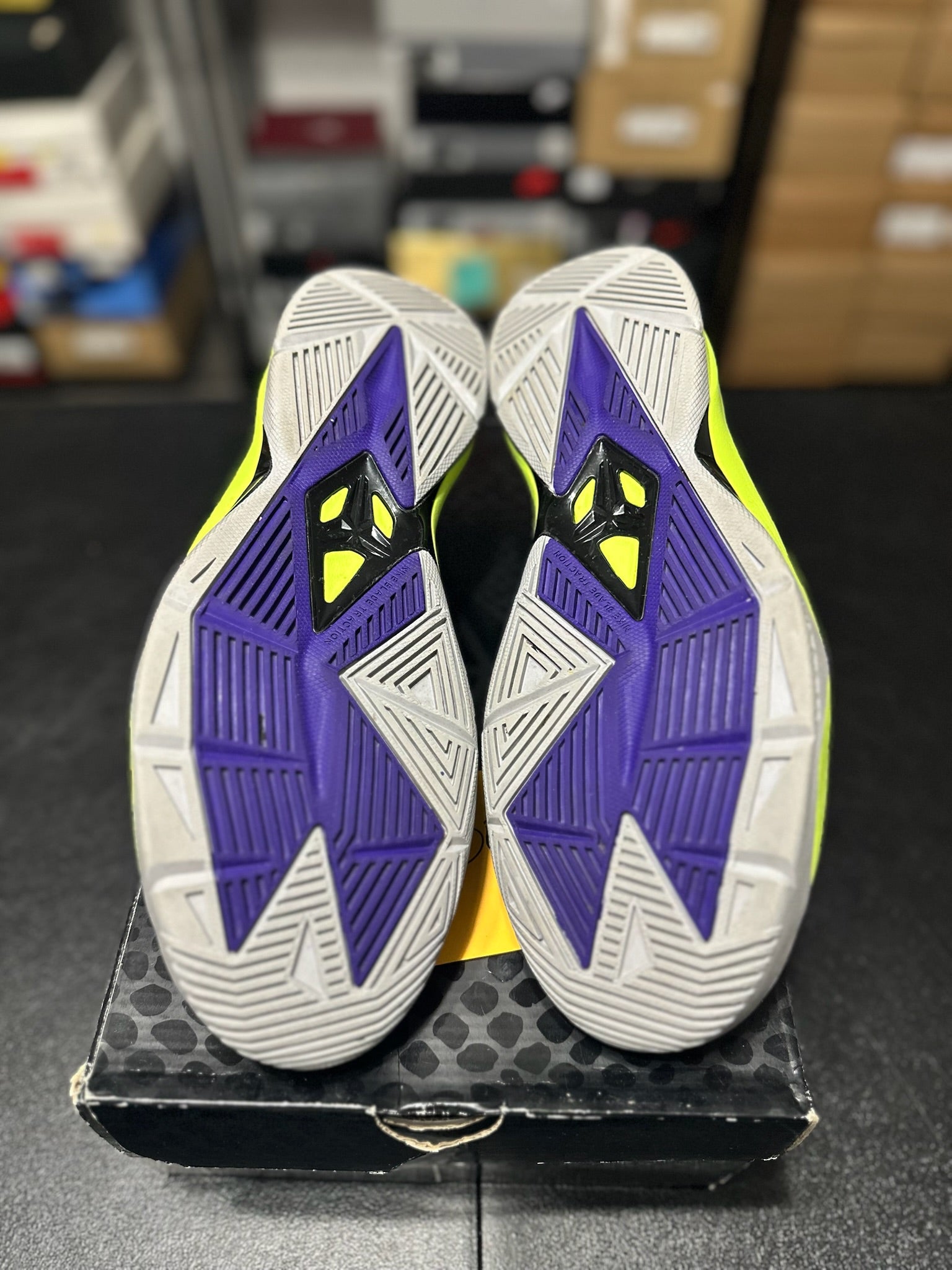 Size 12 - Kobe Venomenon 4 purple/volt