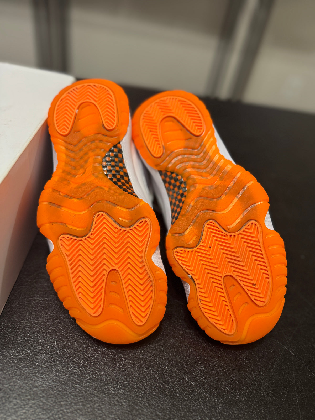 Size 5 - (6.5W) J11 low citrus