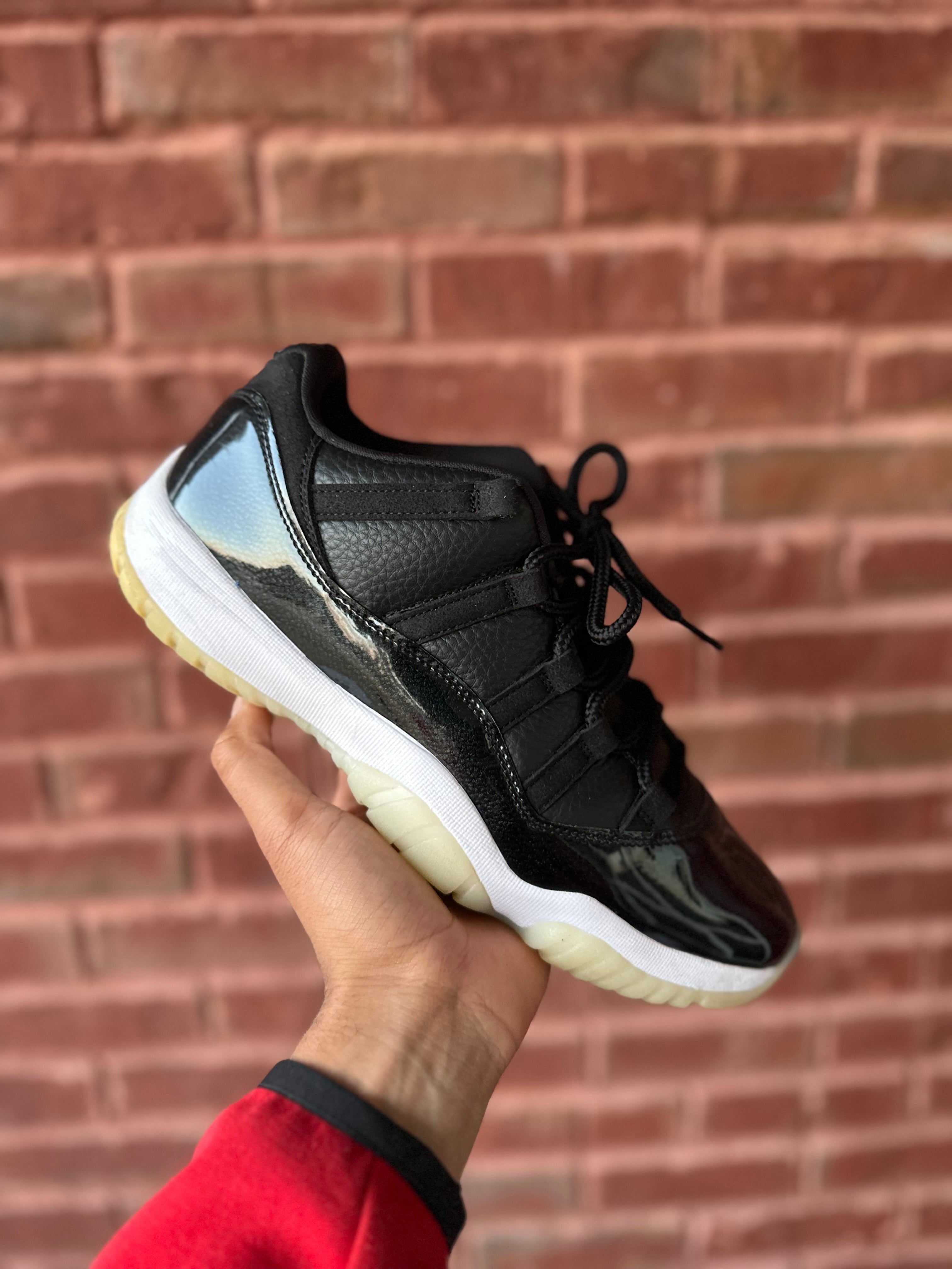 Size 10.5 - J11 low 72-10