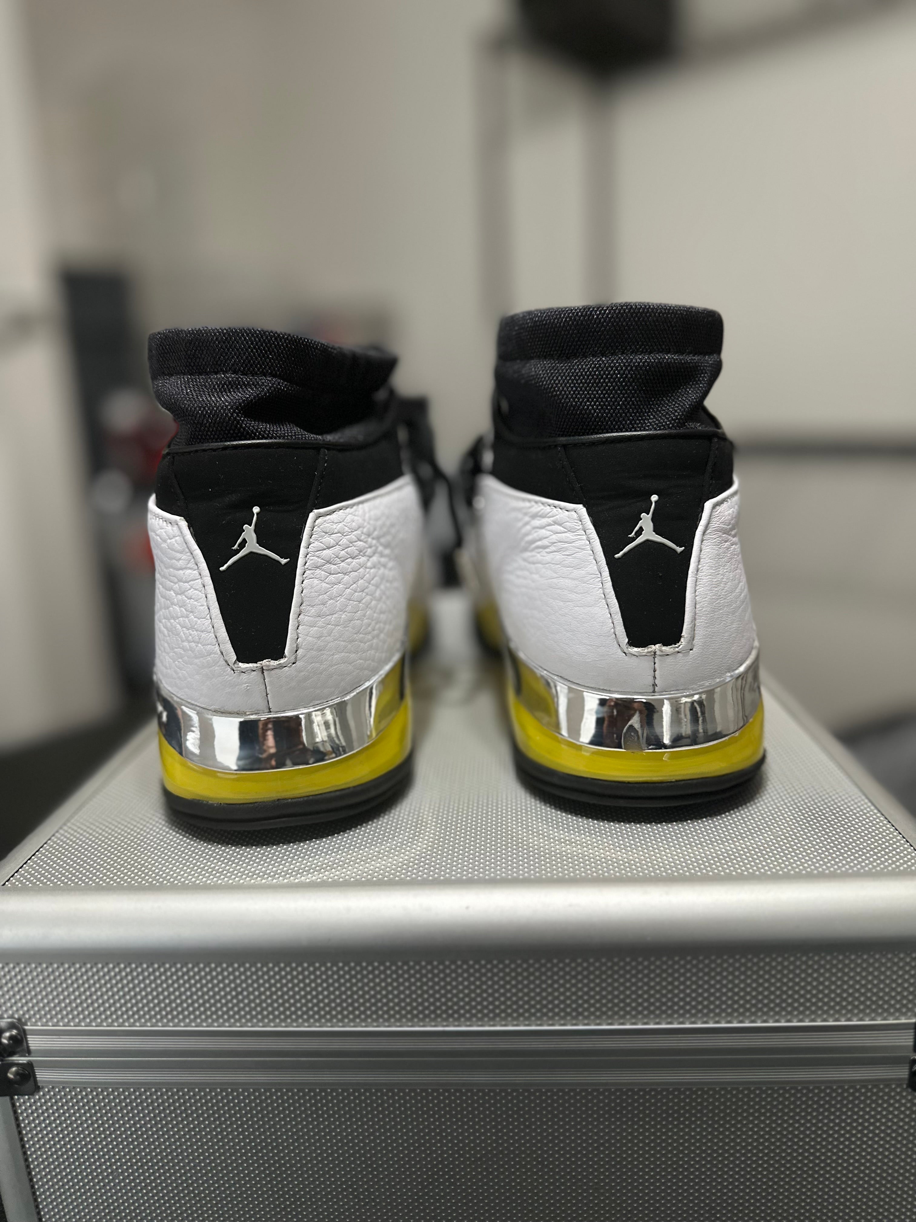 Size 9.5 - J17 all star lightning