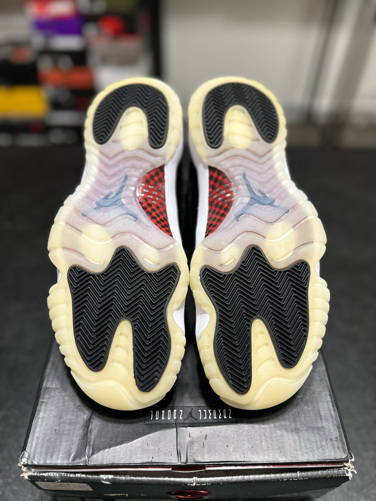 Size 9 - j11 72-10