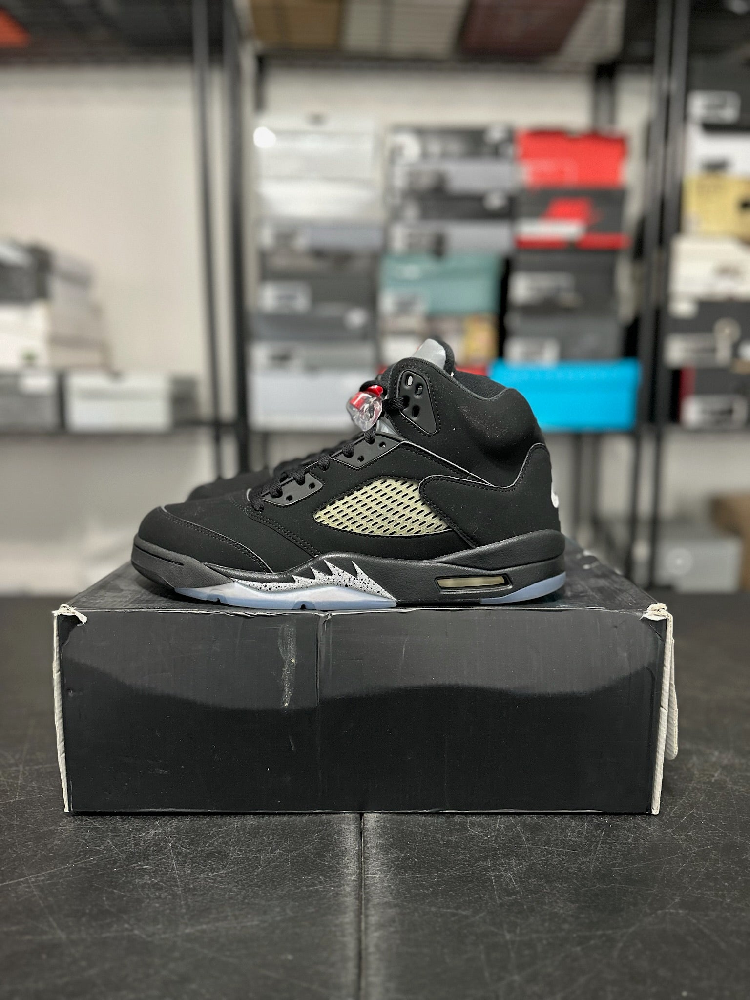 Size 10.5 - J5 Black Metallic (2016 Release)