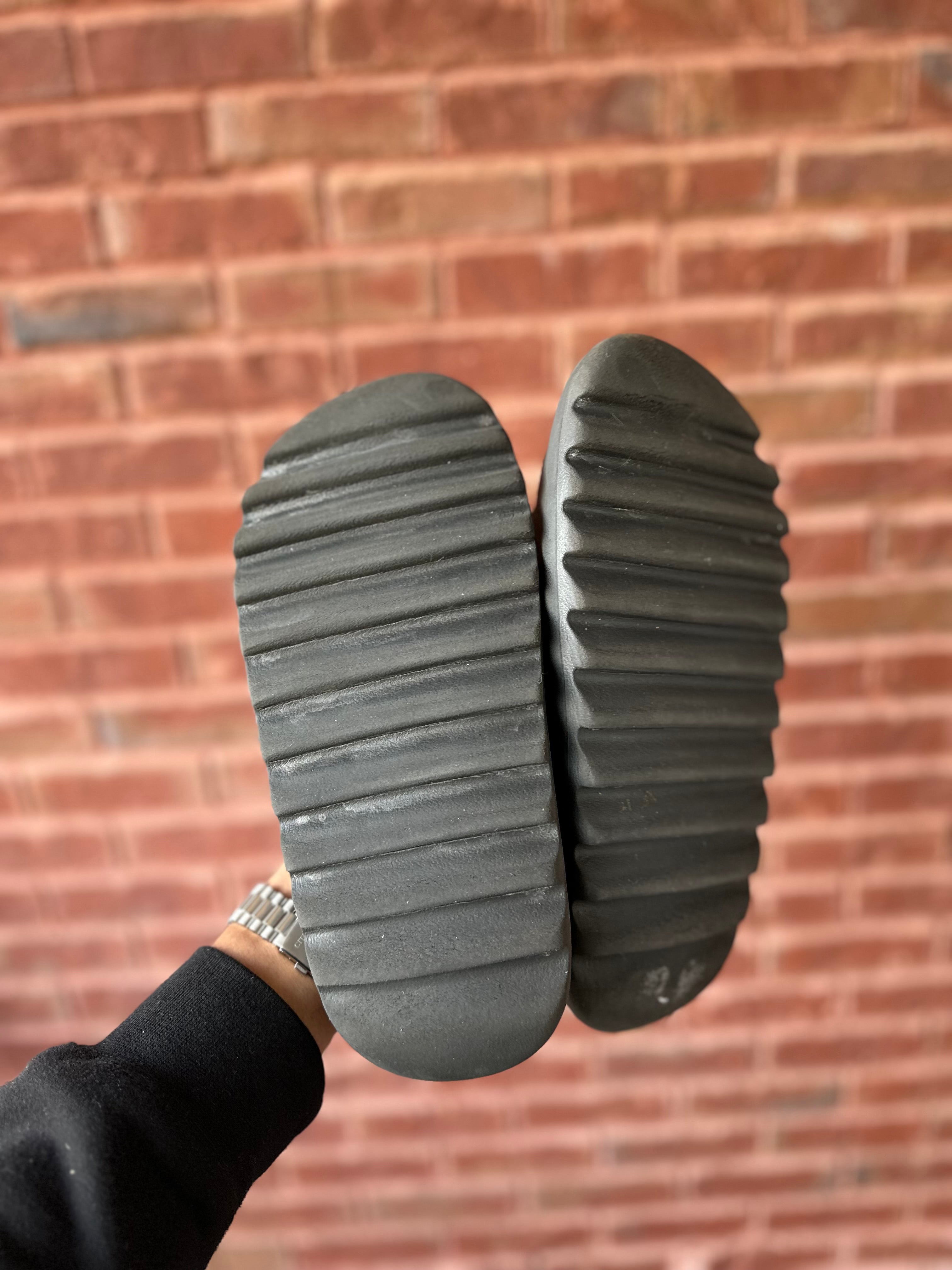 Size 11 - YZY slide onyx (read description)