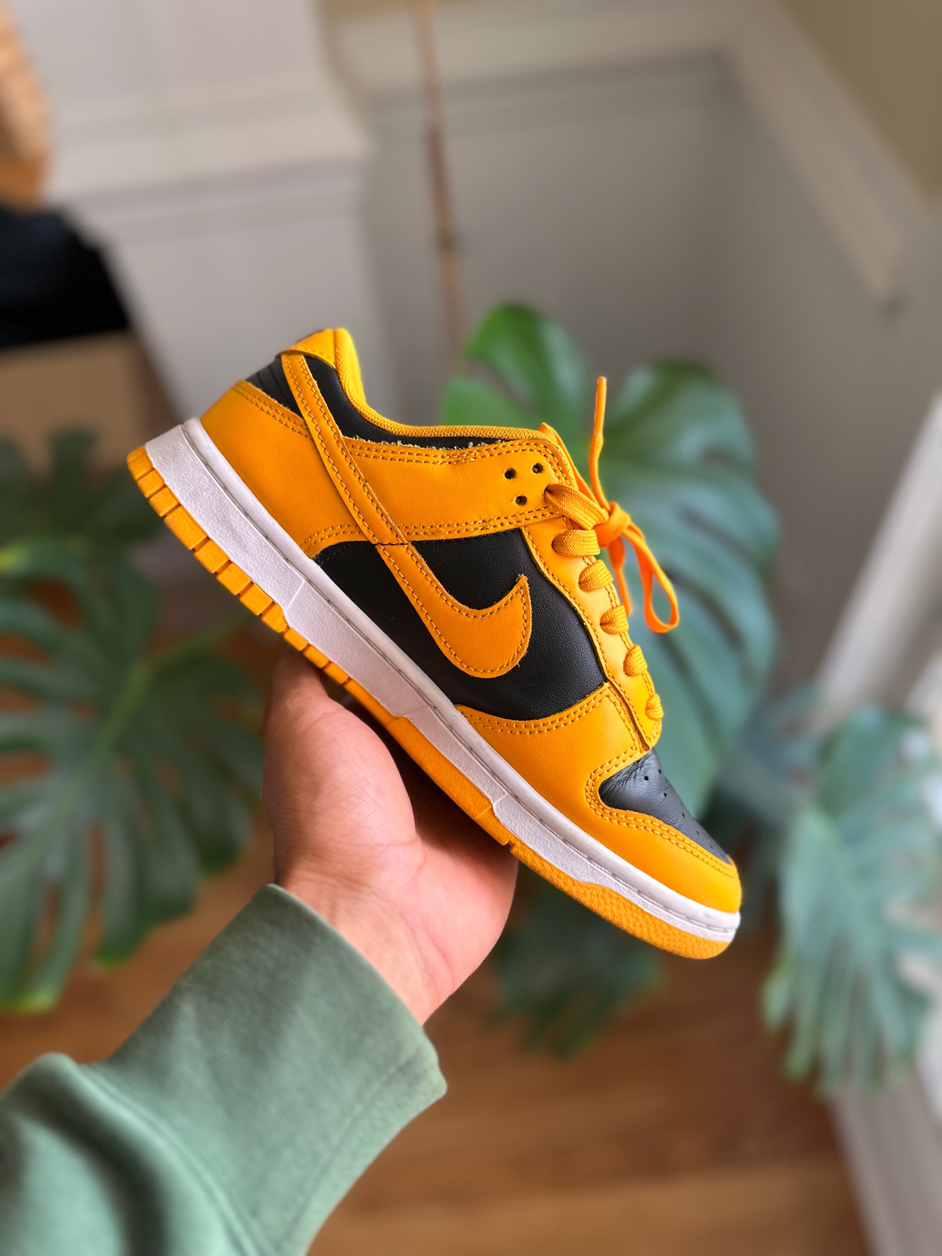 Size 7 - dunk low goldenrod
