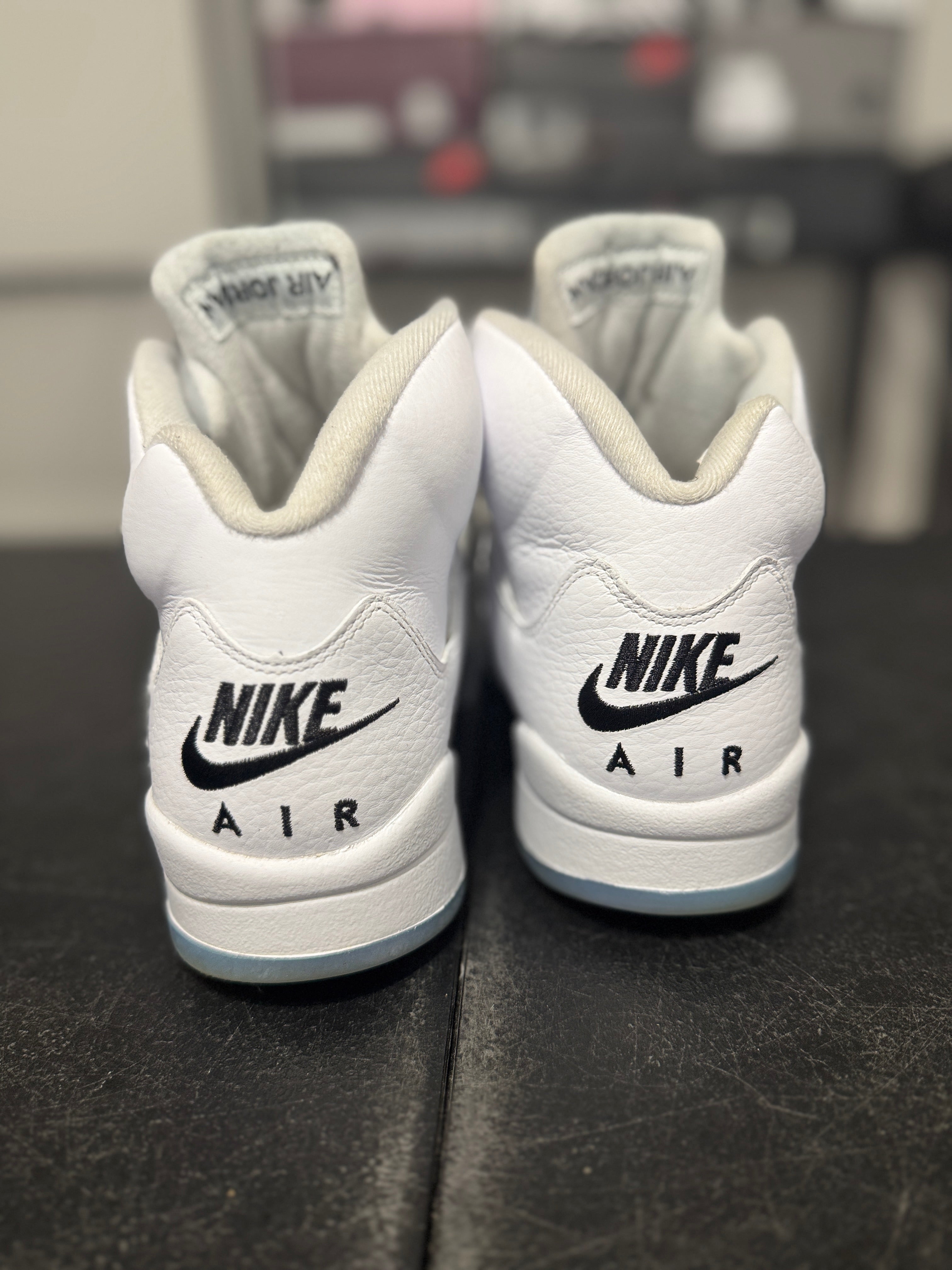 Size 8 - J5 white metallic