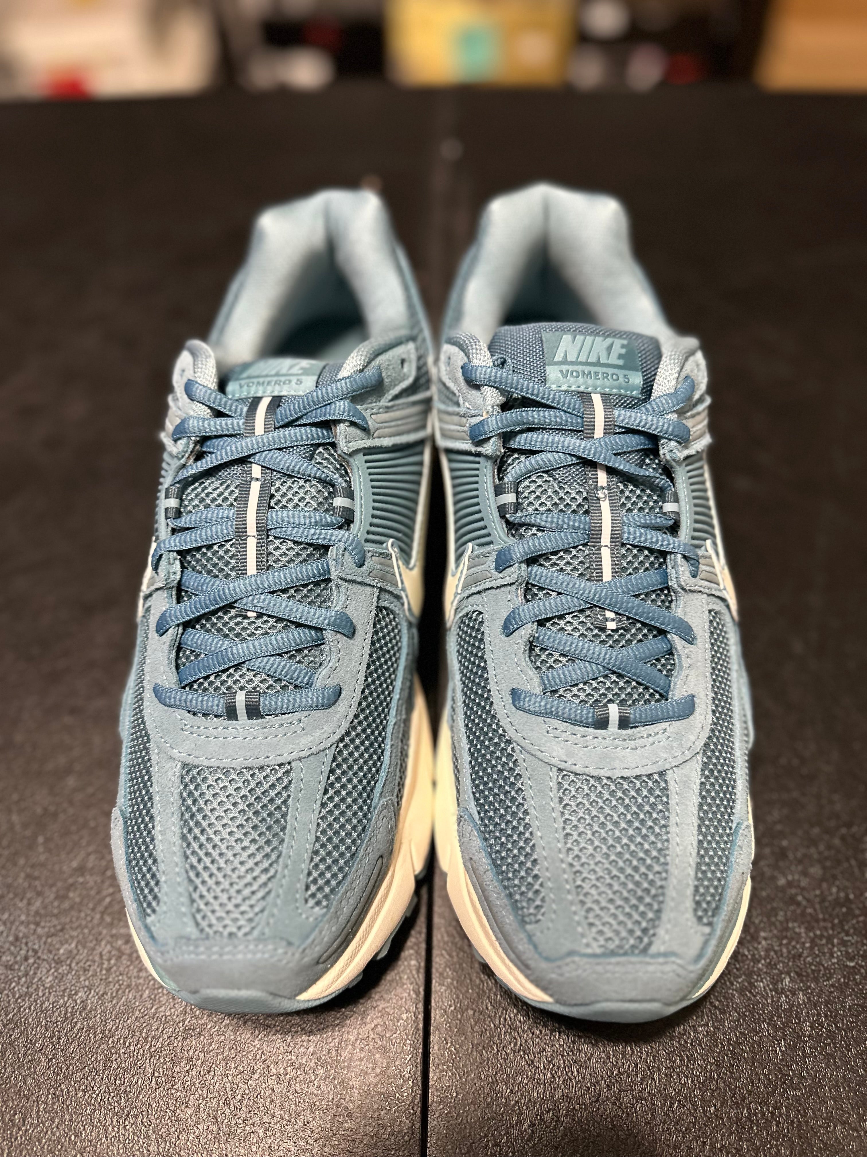 Size 10.5 - Vomero 5 denim turquoise