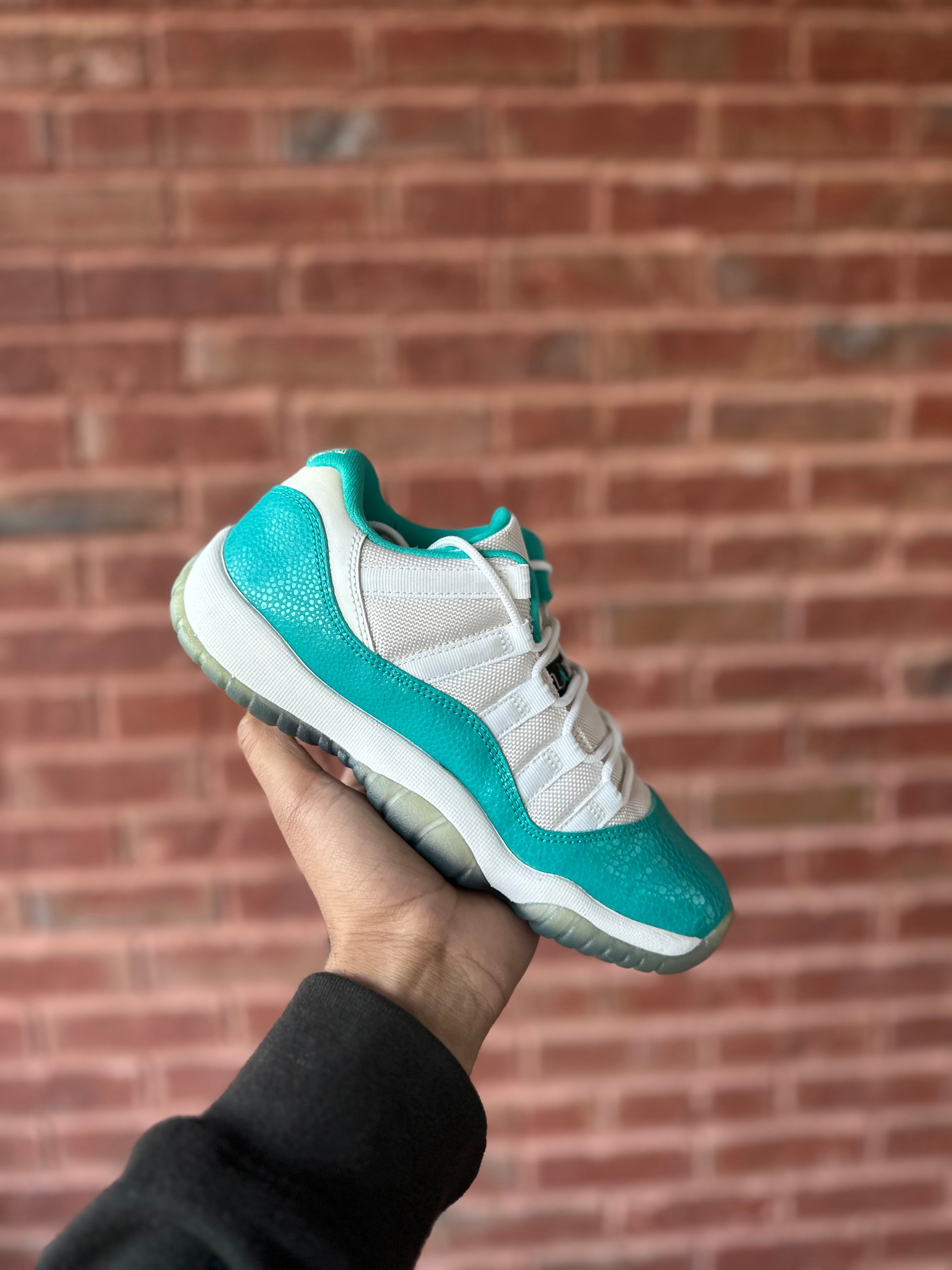 Size 5Y - J11 low aqua safari