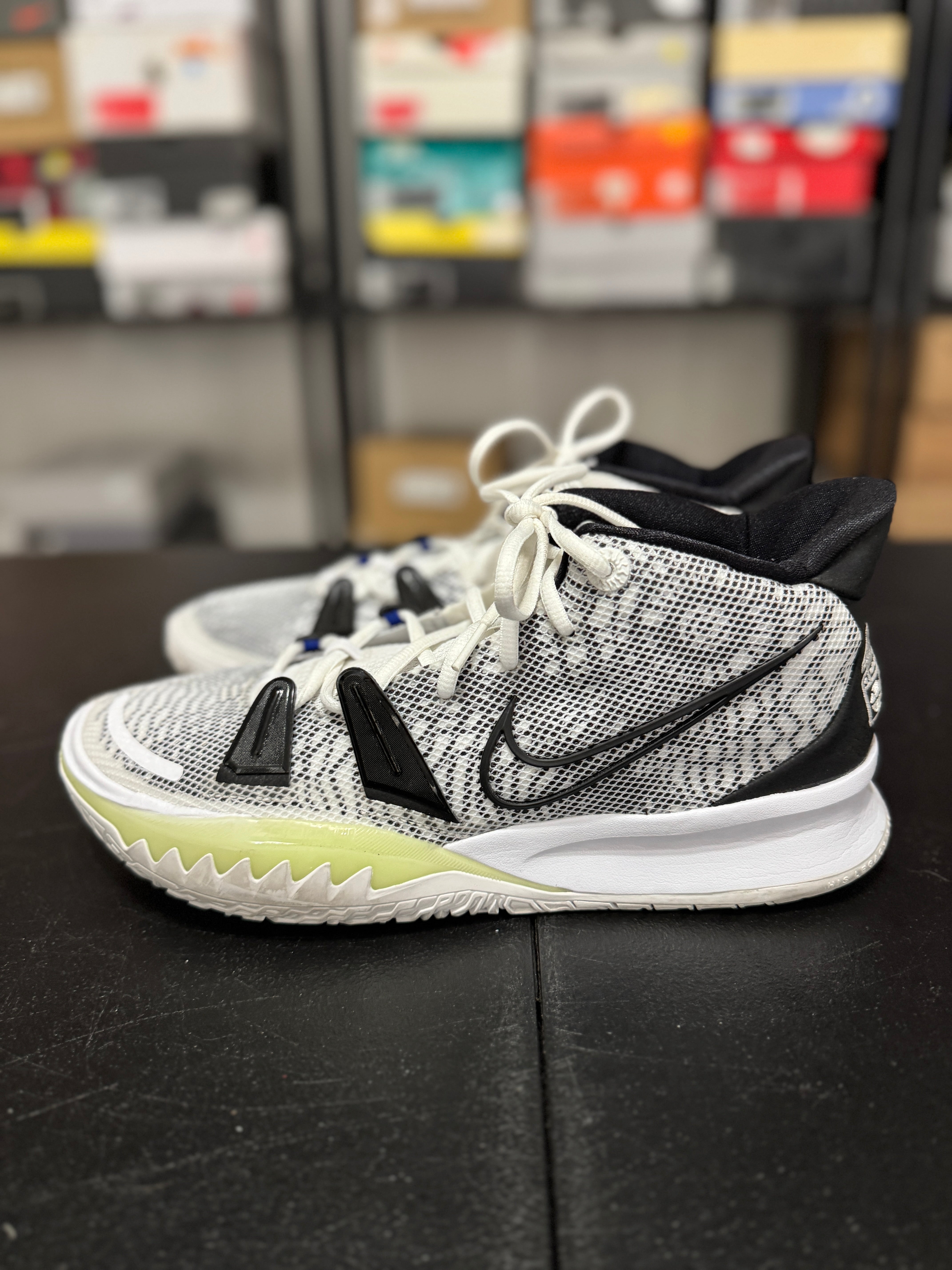 Size 10.5 - Kyrie 7 Brooklyn beats