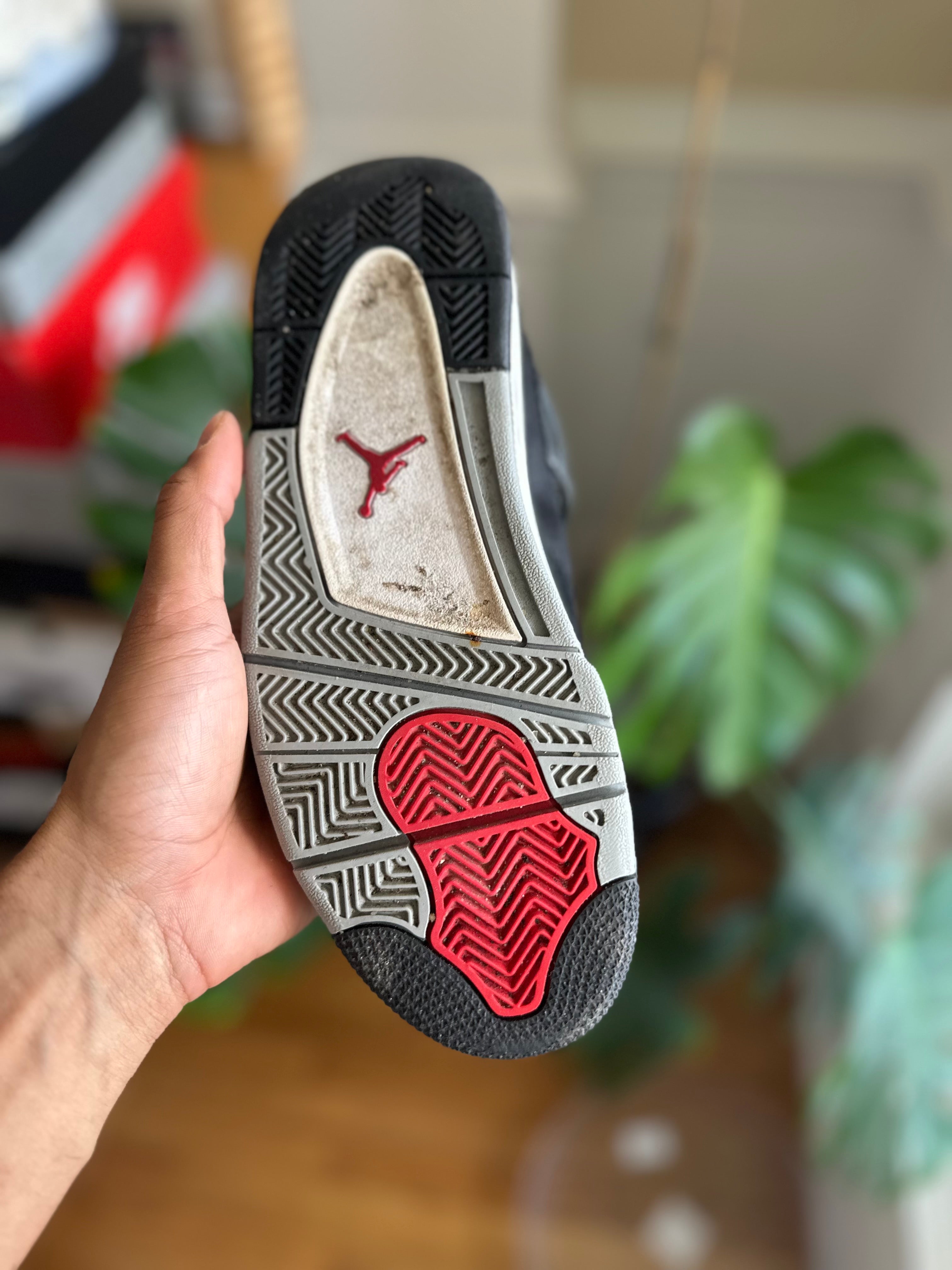 Size 7y - J4 black canvas