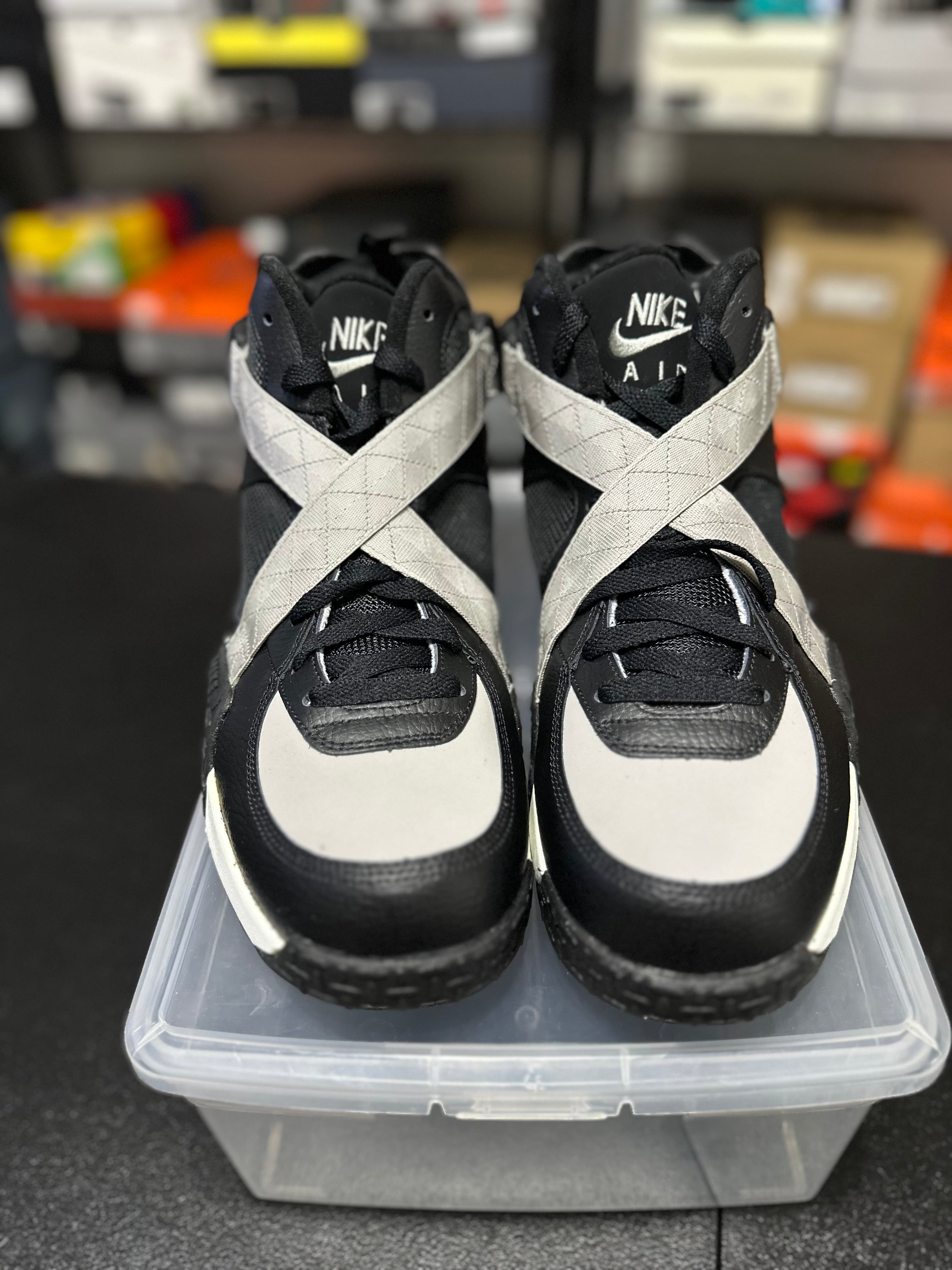 Size 14 - air raid OG black grey