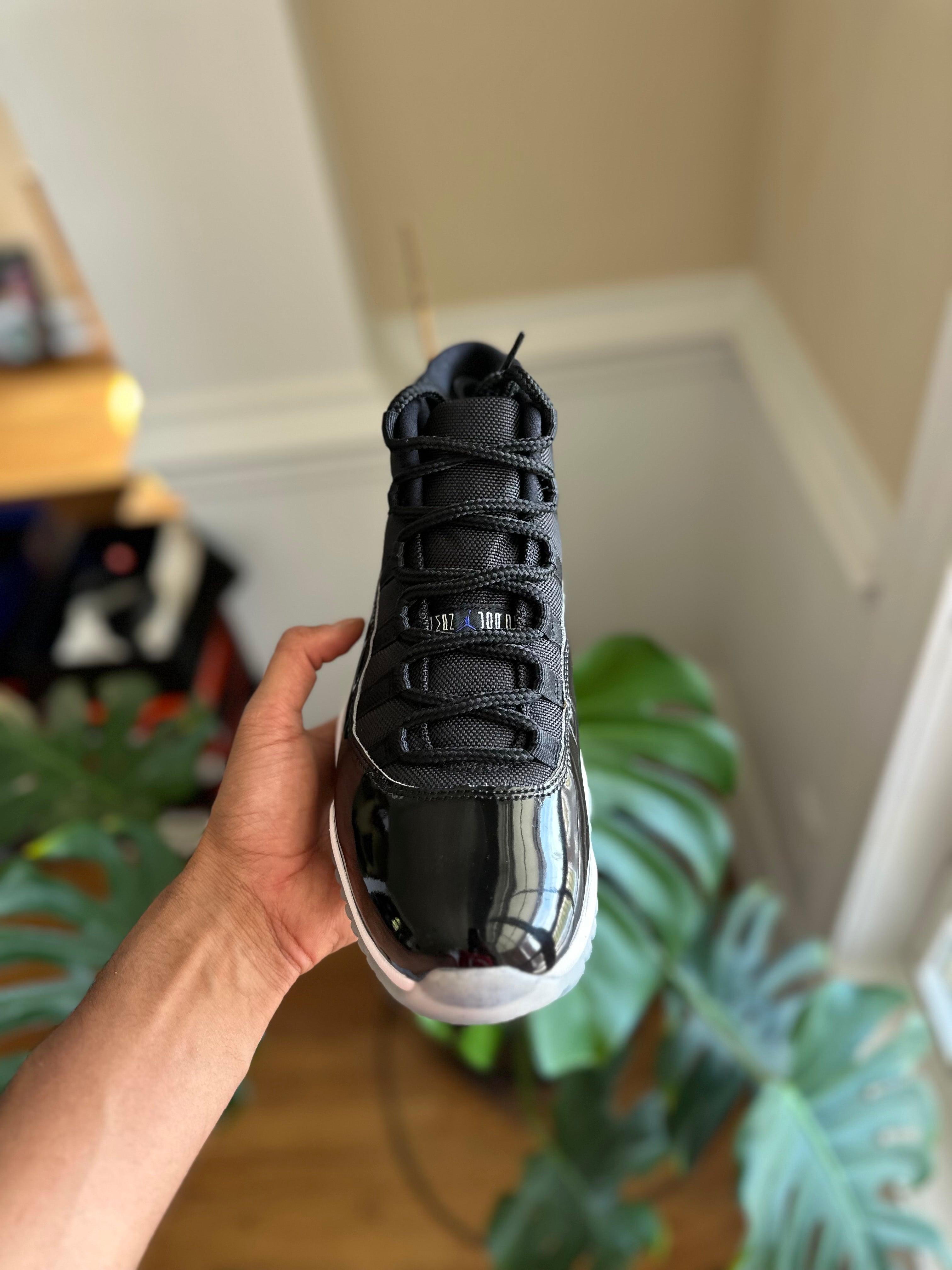 Size 9 - J11 space jam