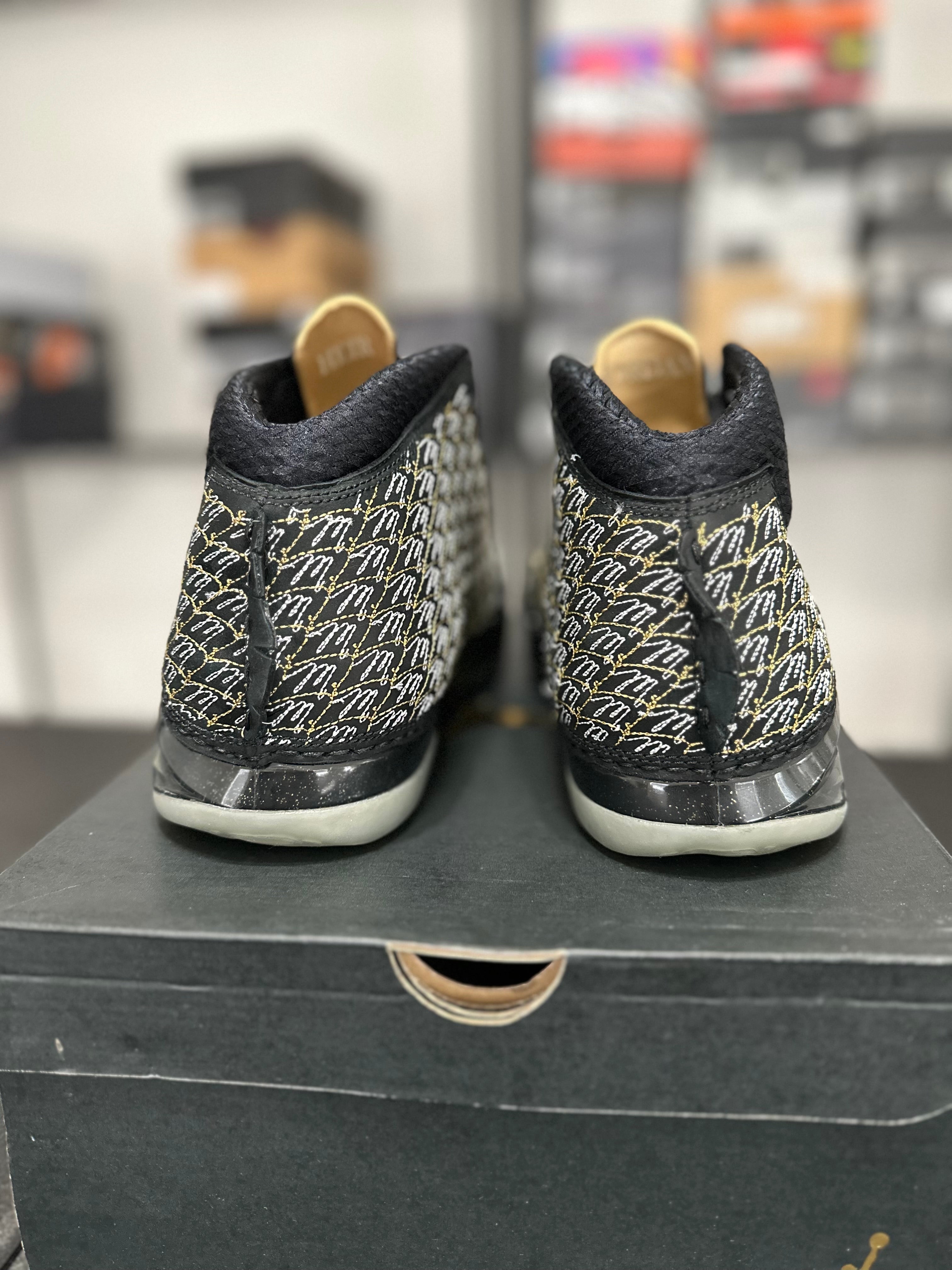 Size 10 - J23 Trophy room