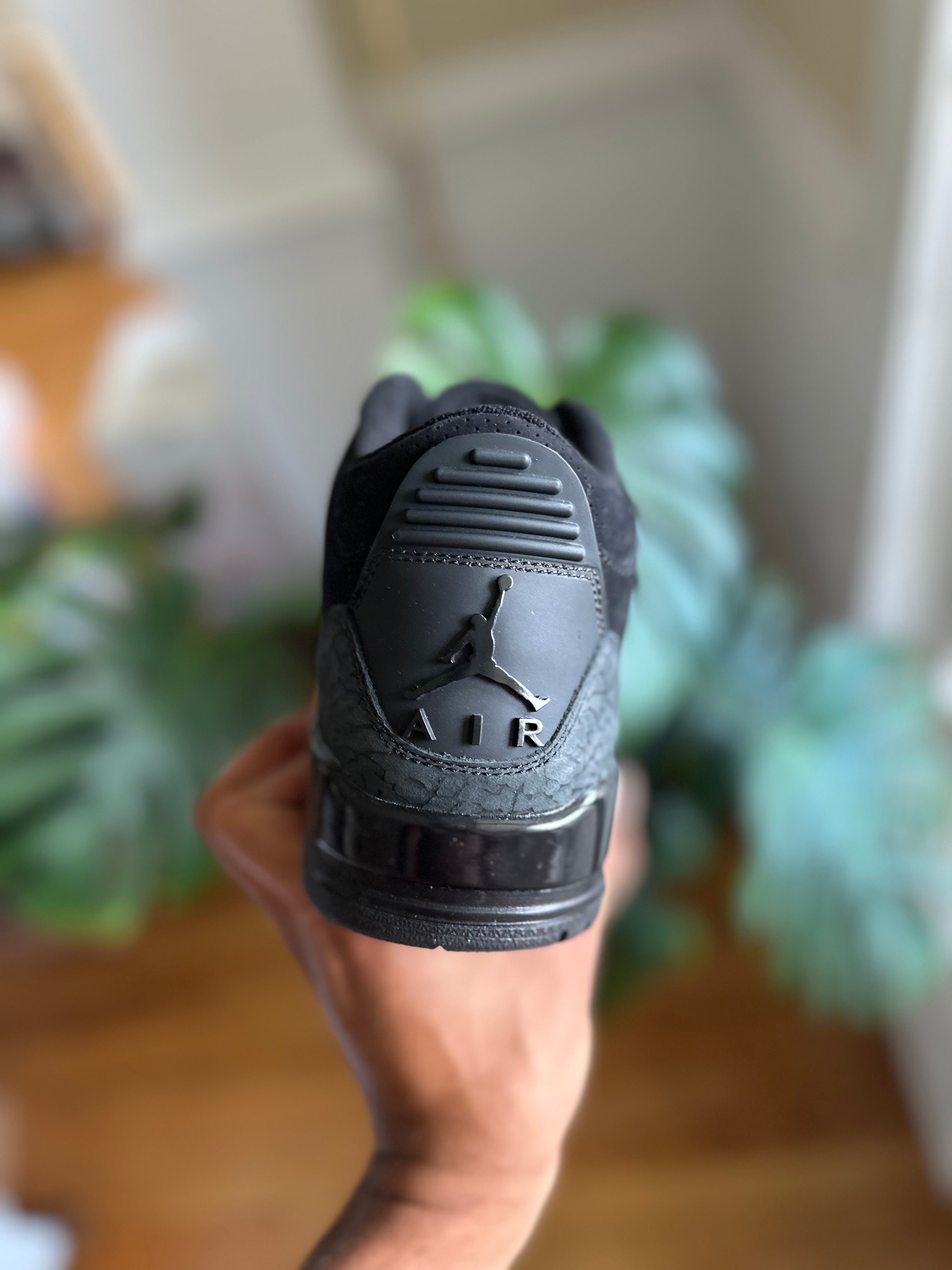 Size 8 - J3 black cat