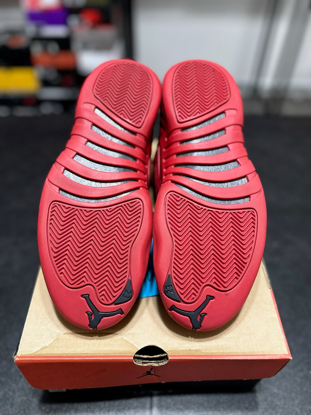 Size 9 - j12 gym red