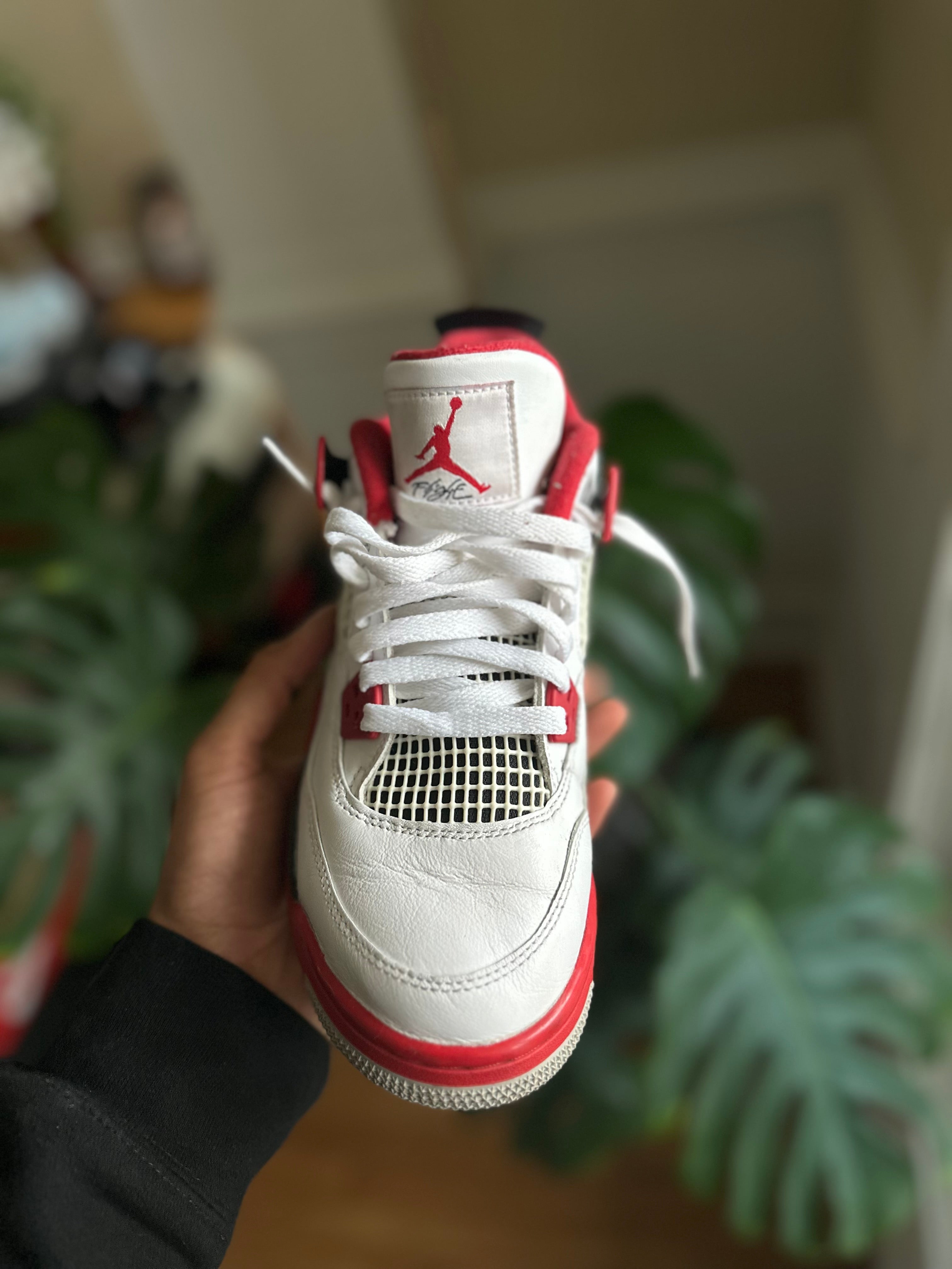 Size 7y - J4 fire red