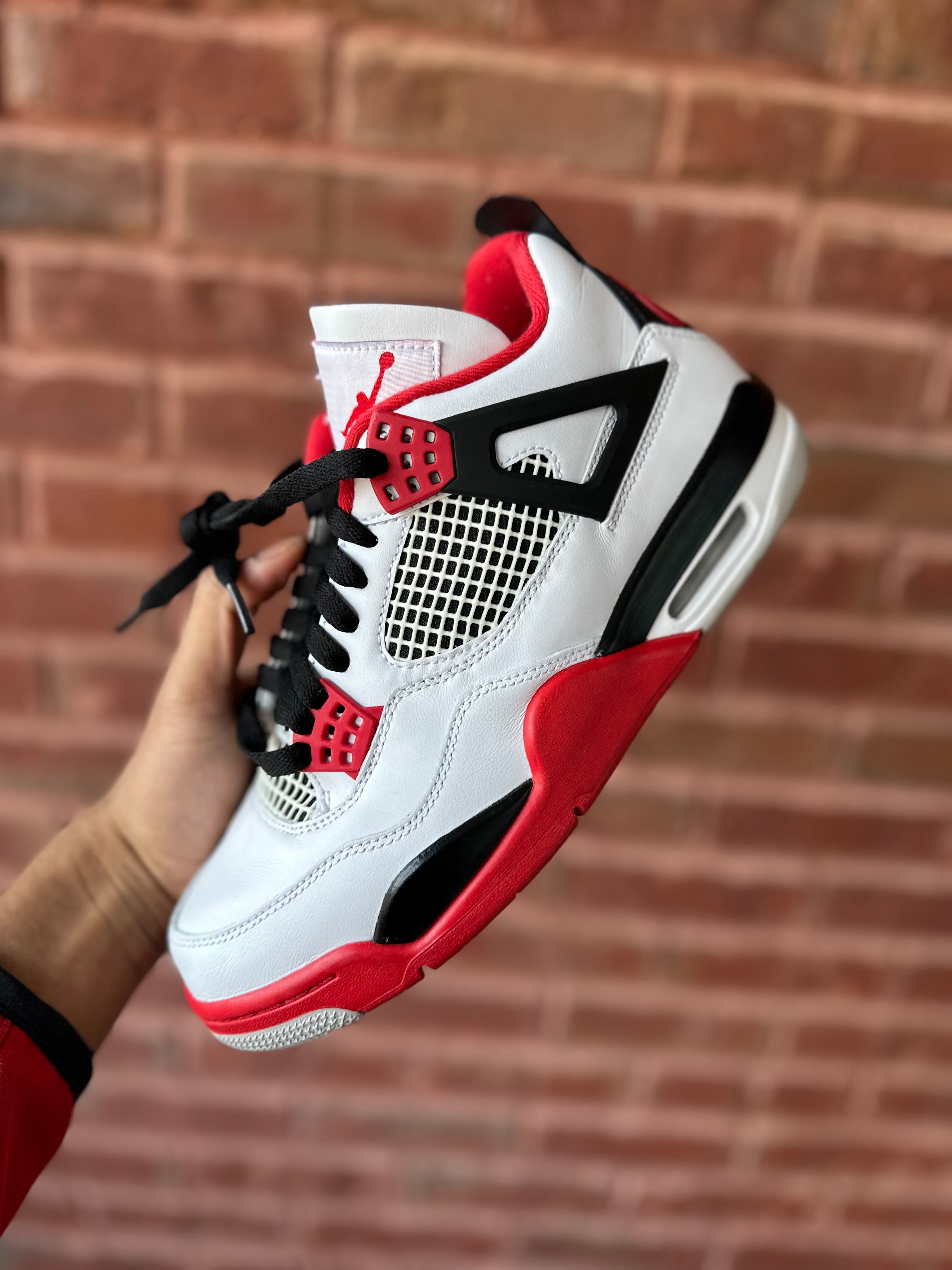 Size 8.5 - J4 fire red 2020